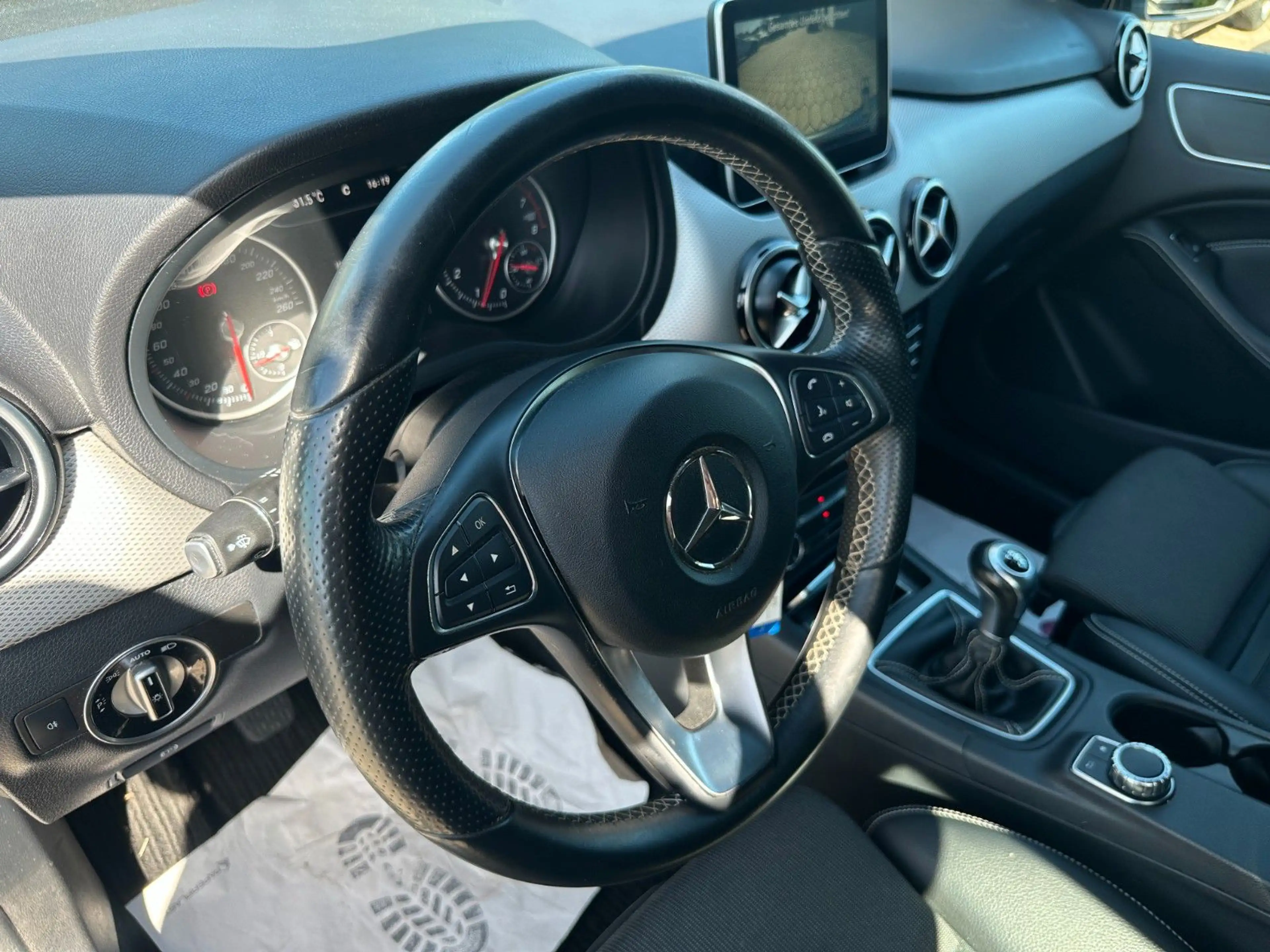 Mercedes-Benz B 180 Alu PDC SHZ Temp T-Leder — photo 12