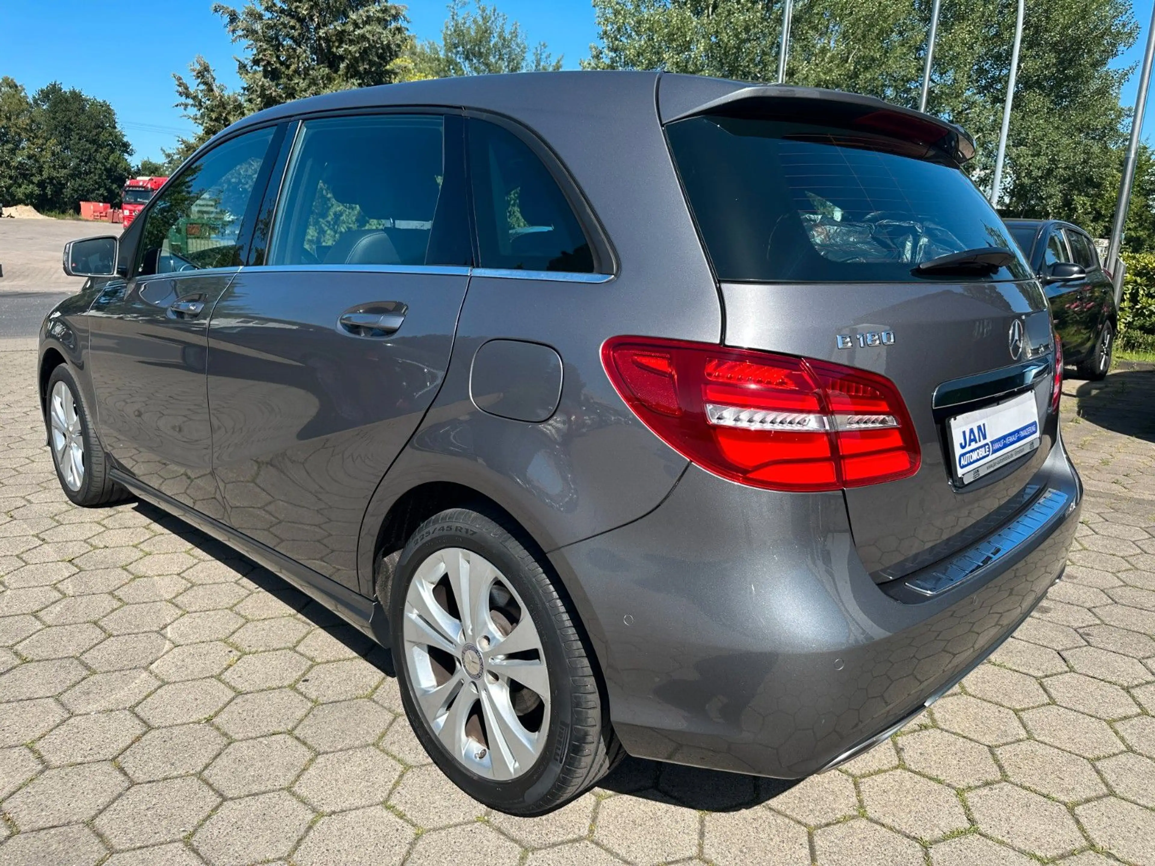 Mercedes-Benz B 180 Alu PDC SHZ Temp T-Leder — photo 6