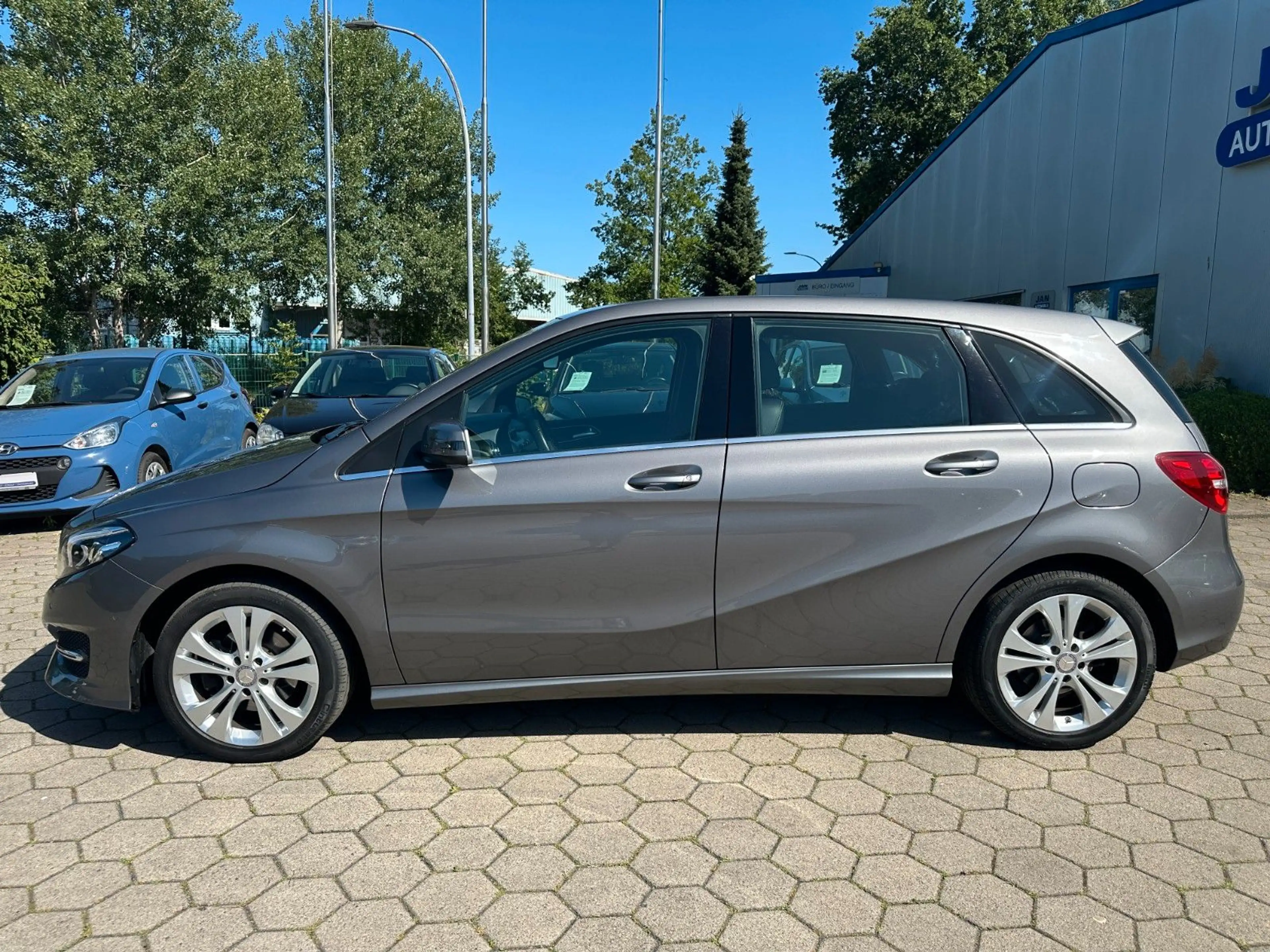 Mercedes-Benz B 180 Alu PDC SHZ Temp T-Leder — photo 7