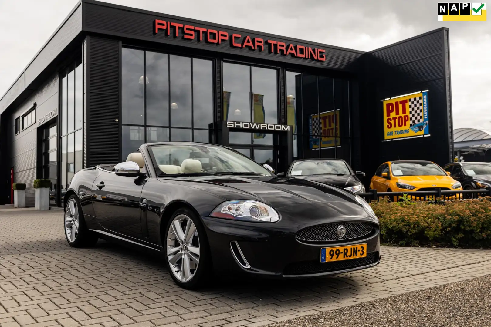 Jaguar XK 5.0 V8 Convertible Portfolio, NL Auto, Uniek, Deal Grijs - 1