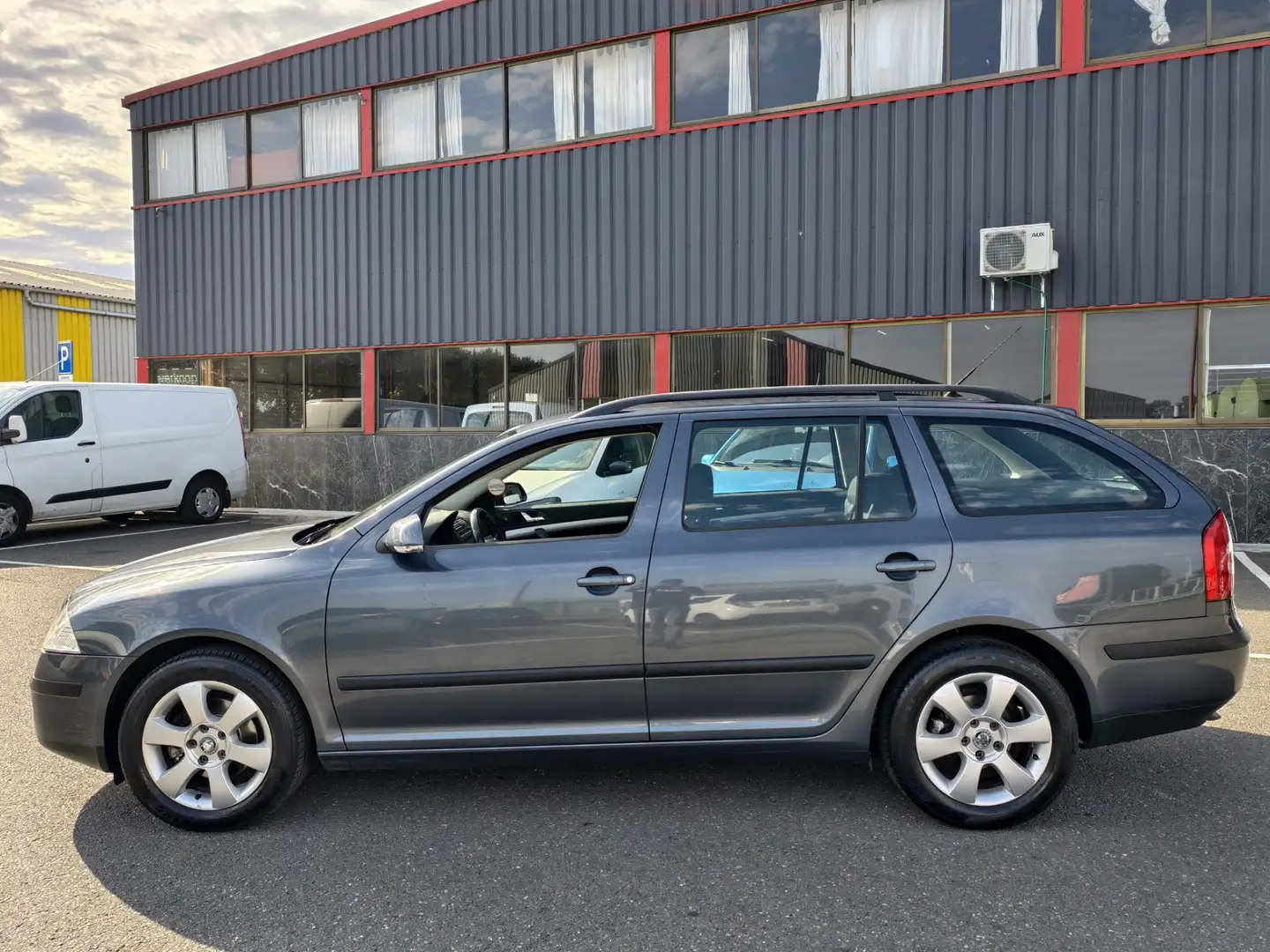 Skoda Octavia Combi 1.9 TDI Ambiente Attractive Business / NAP / Grijs - 2