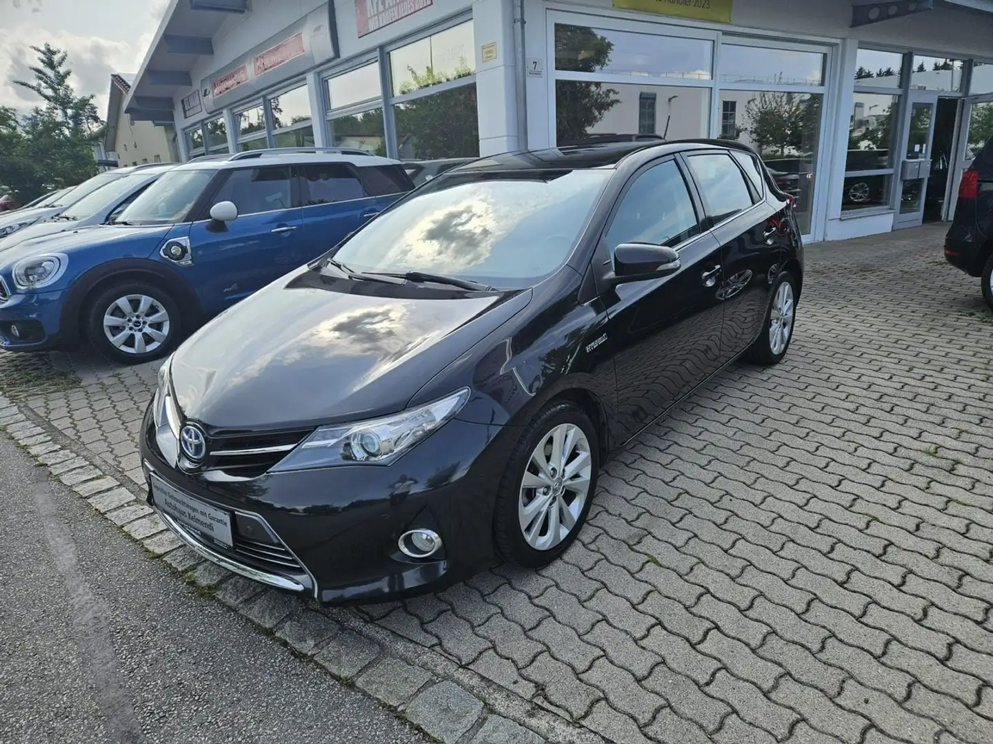 Toyota Auris Hybrid Executive Siyah - 2
