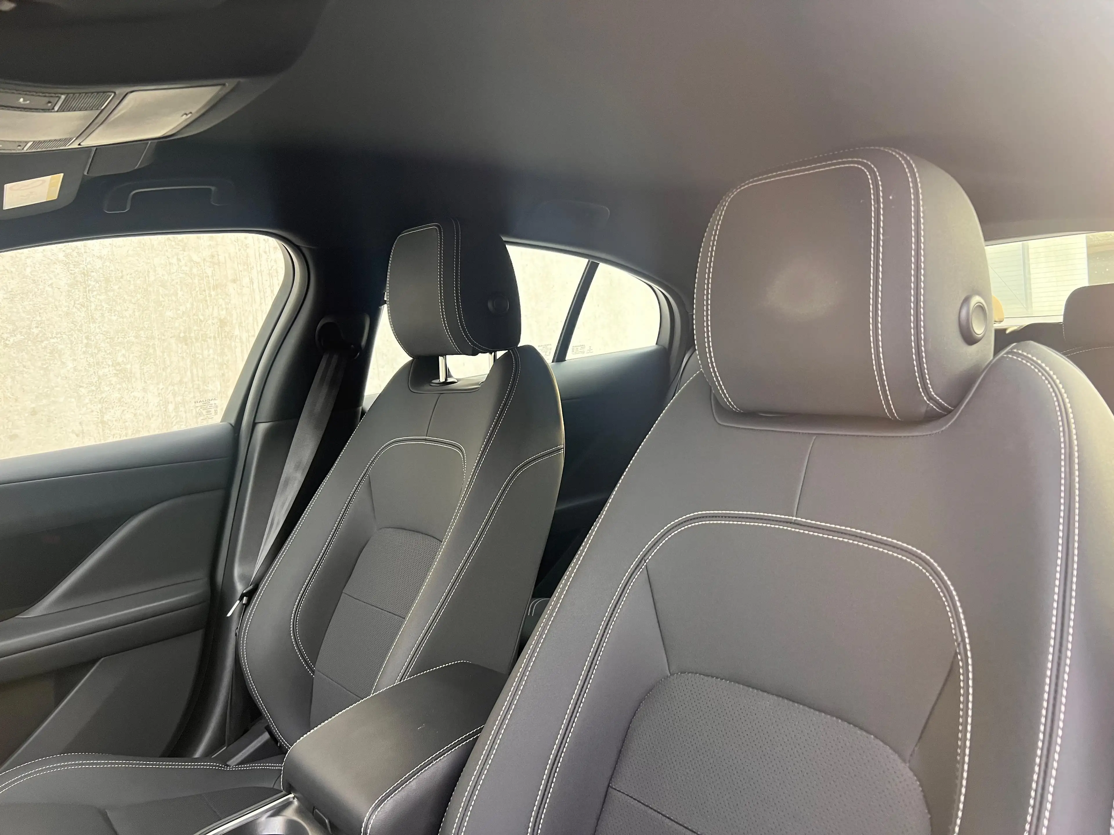 Jaguar I-Pace EV400 AWD — photo 11