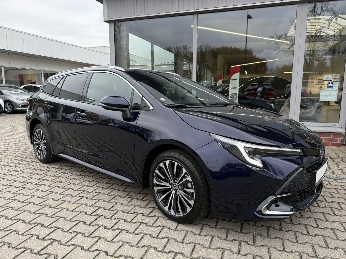 Toyota Corolla 1.8 Hybrid  Team Deutschland Bleu - 2