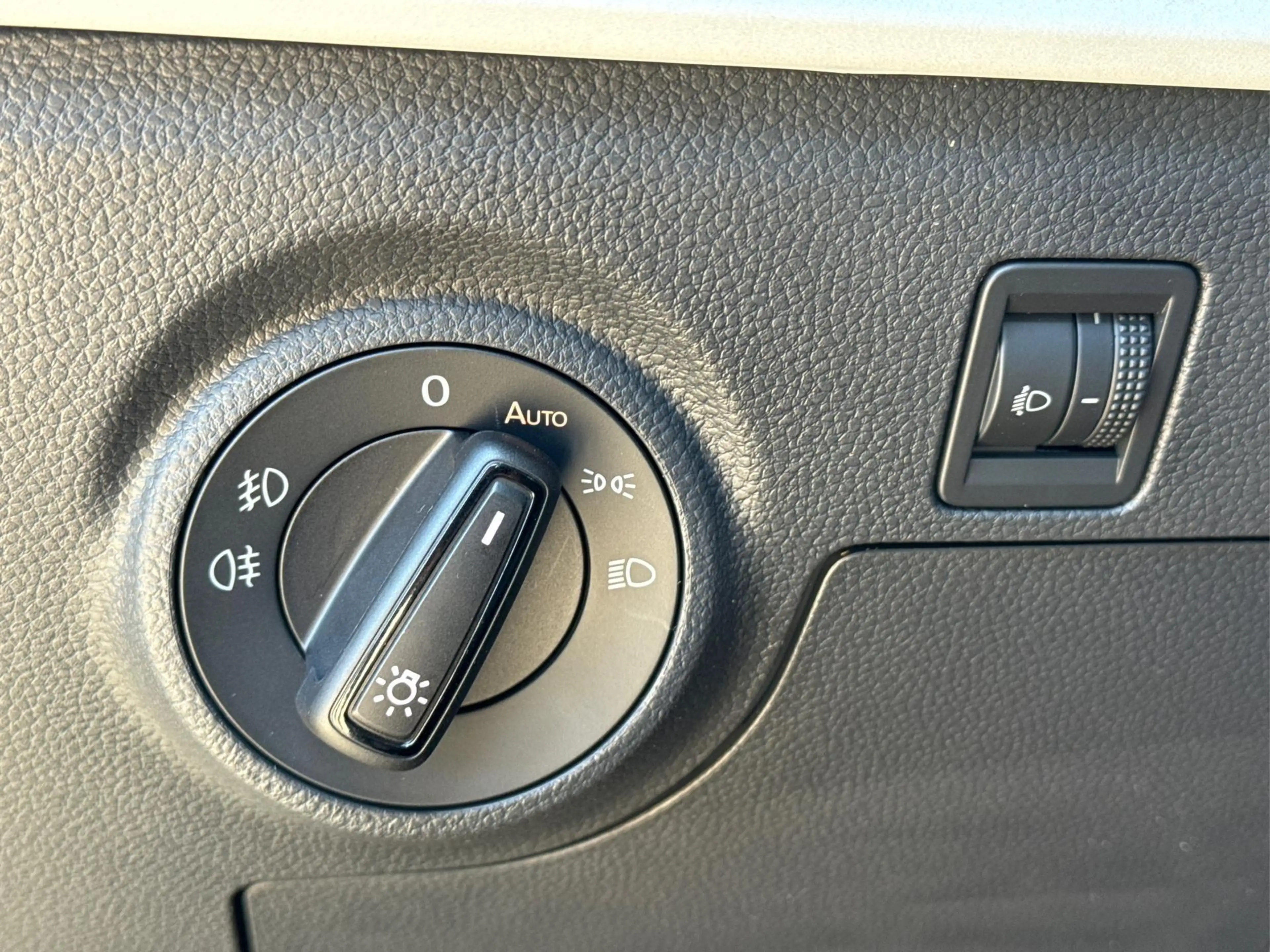 SEAT Ibiza Reference SHZ+FULL LINK+KLIMA+PDC+LED+15" ALU+T... — photo 14