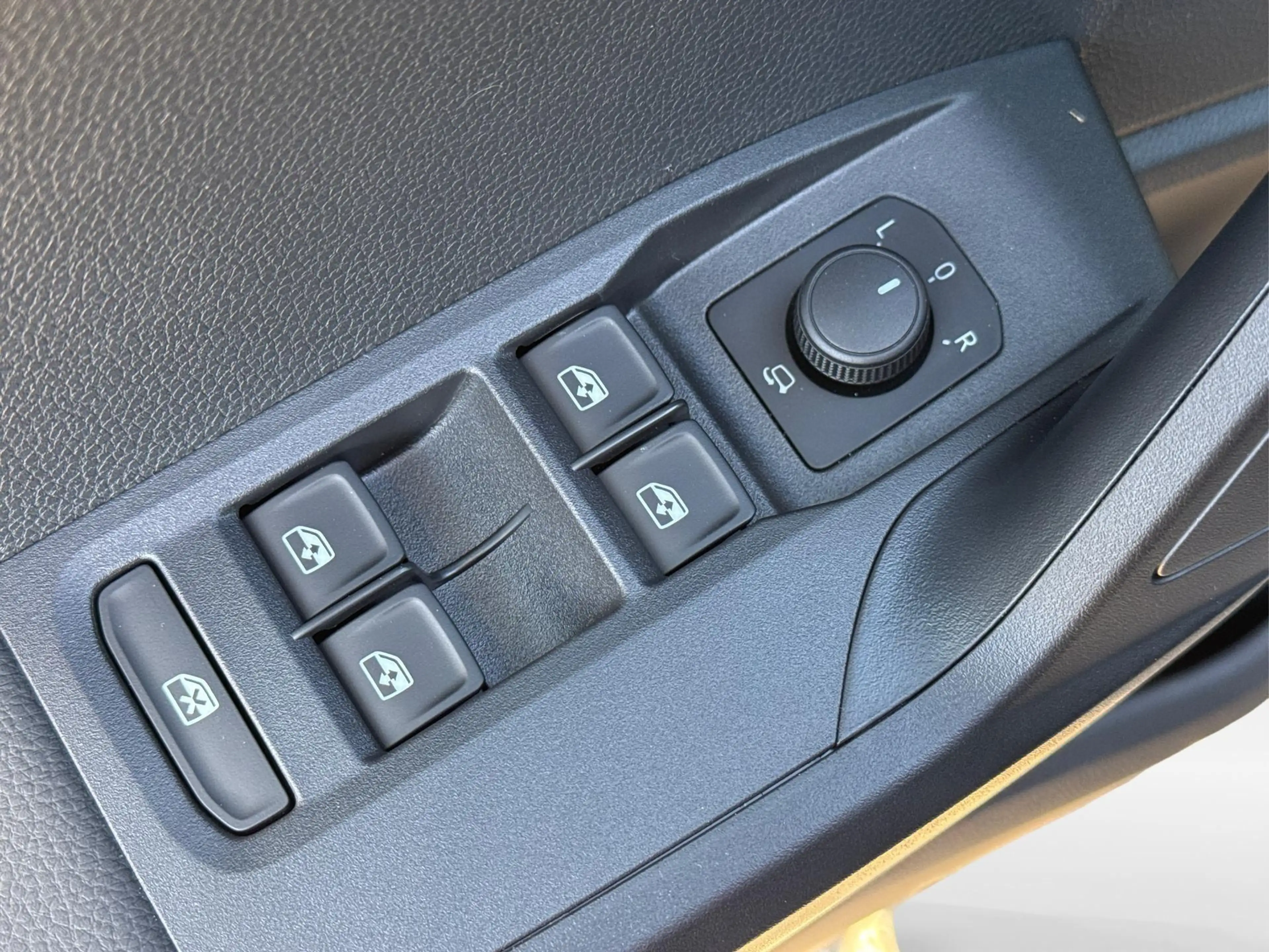 SEAT Ibiza Reference SHZ+FULL LINK+KLIMA+PDC+LED+15" ALU+T... — photo 13