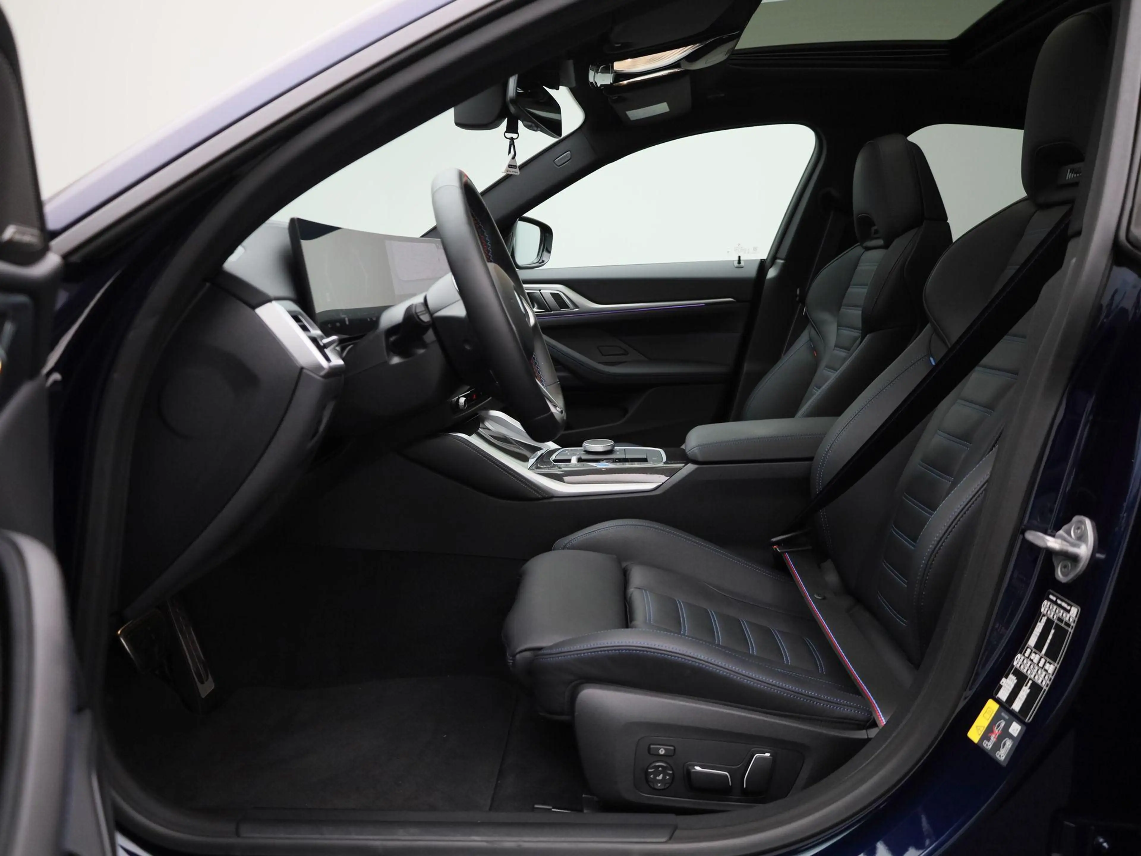 BMW i4 M50 — photo 11