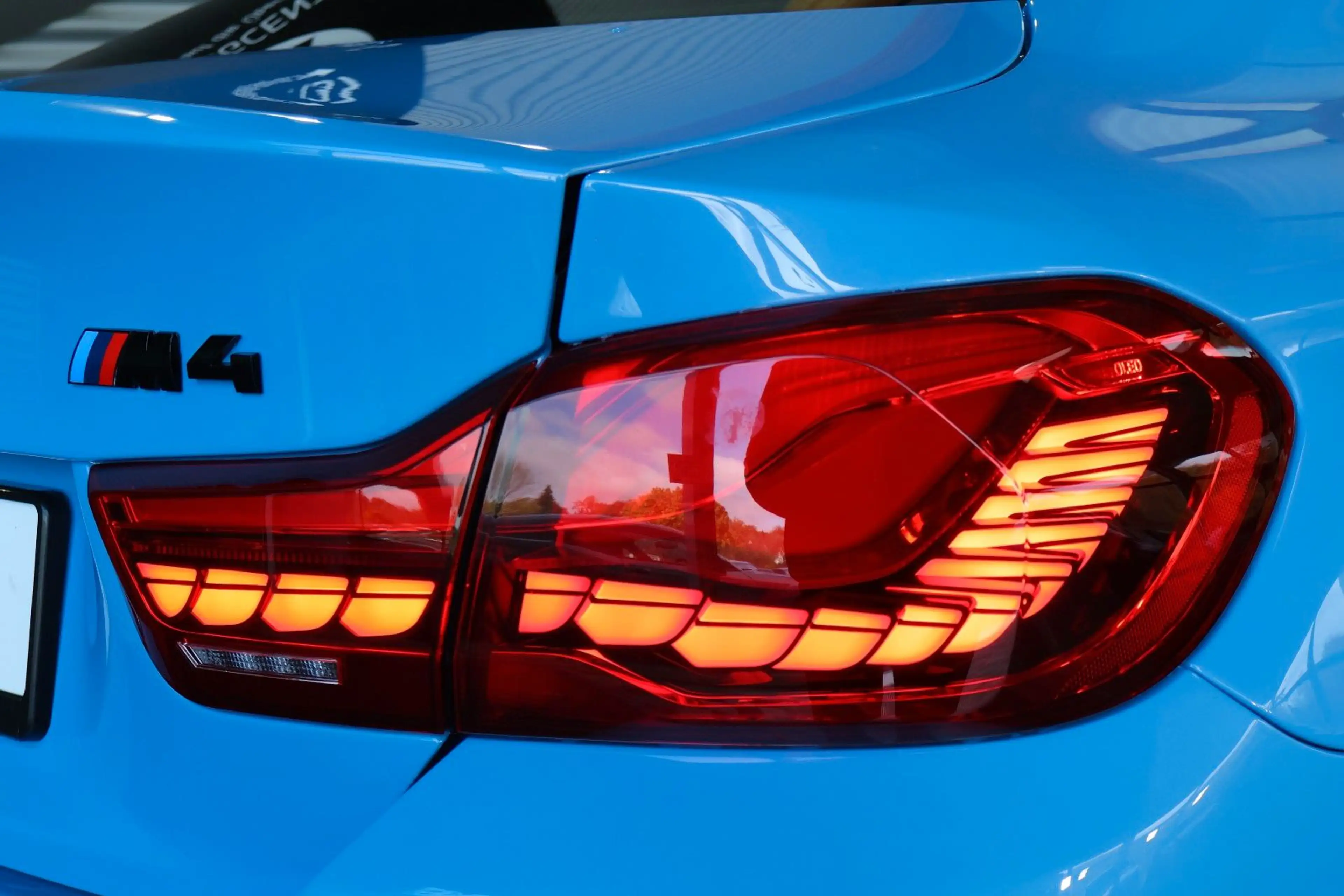 BMW M4 Coupé COMPETITION/HUD/H&K/360°/OLED/CARPLAY — photo 8