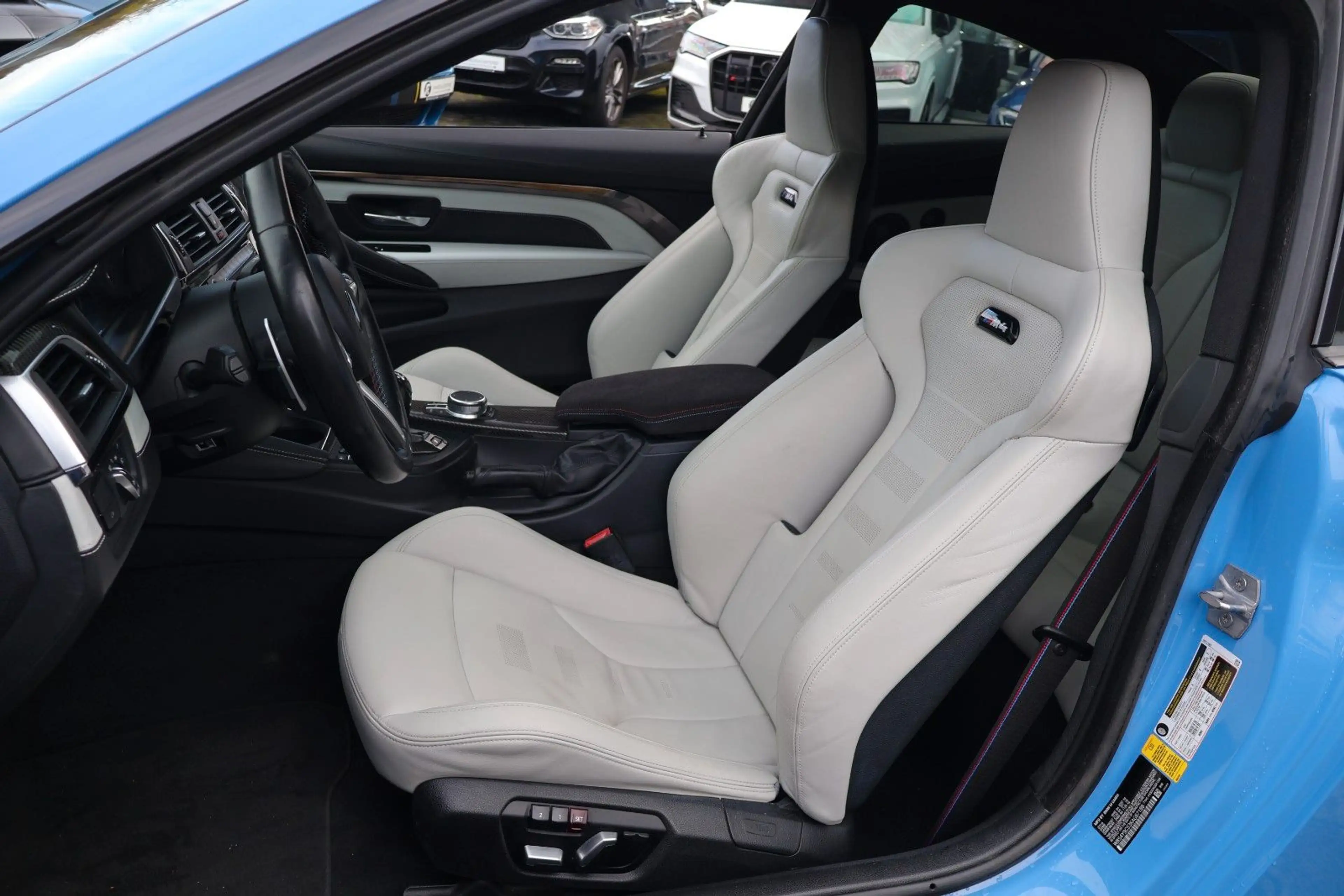BMW M4 Coupé COMPETITION/HUD/H&K/360°/OLED/CARPLAY — photo 11