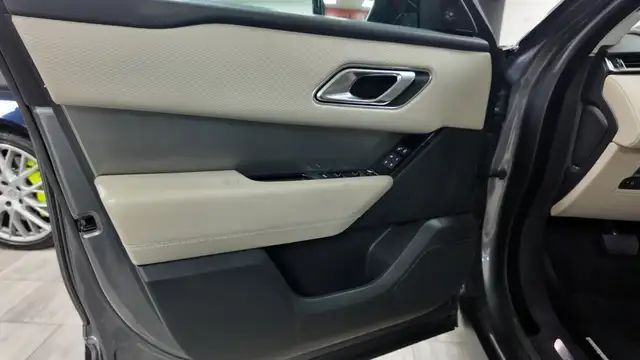 Land Rover Range Rover Velar view 15