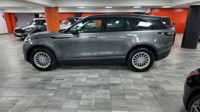 Land Rover Range Rover Velar view 3