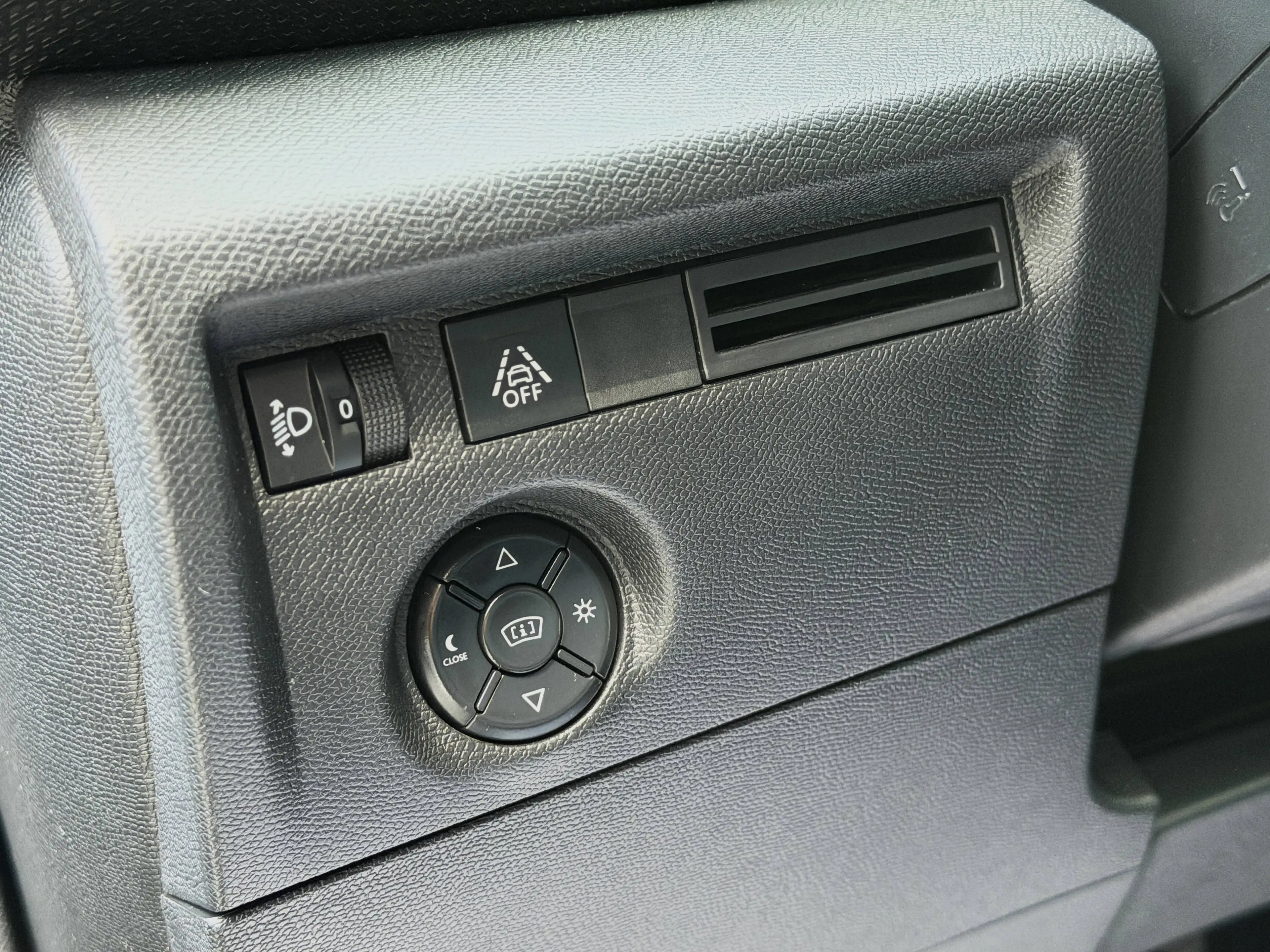Citroen C4 C4 1.5 BlueHDi*BOITE AUTOMATIQUE*CARPLAY*CAMERA*CRUISE ADATATIVE*CLIM BIZONE*LINE ASSIST*GARANTIE 12 MOIS — photo 14