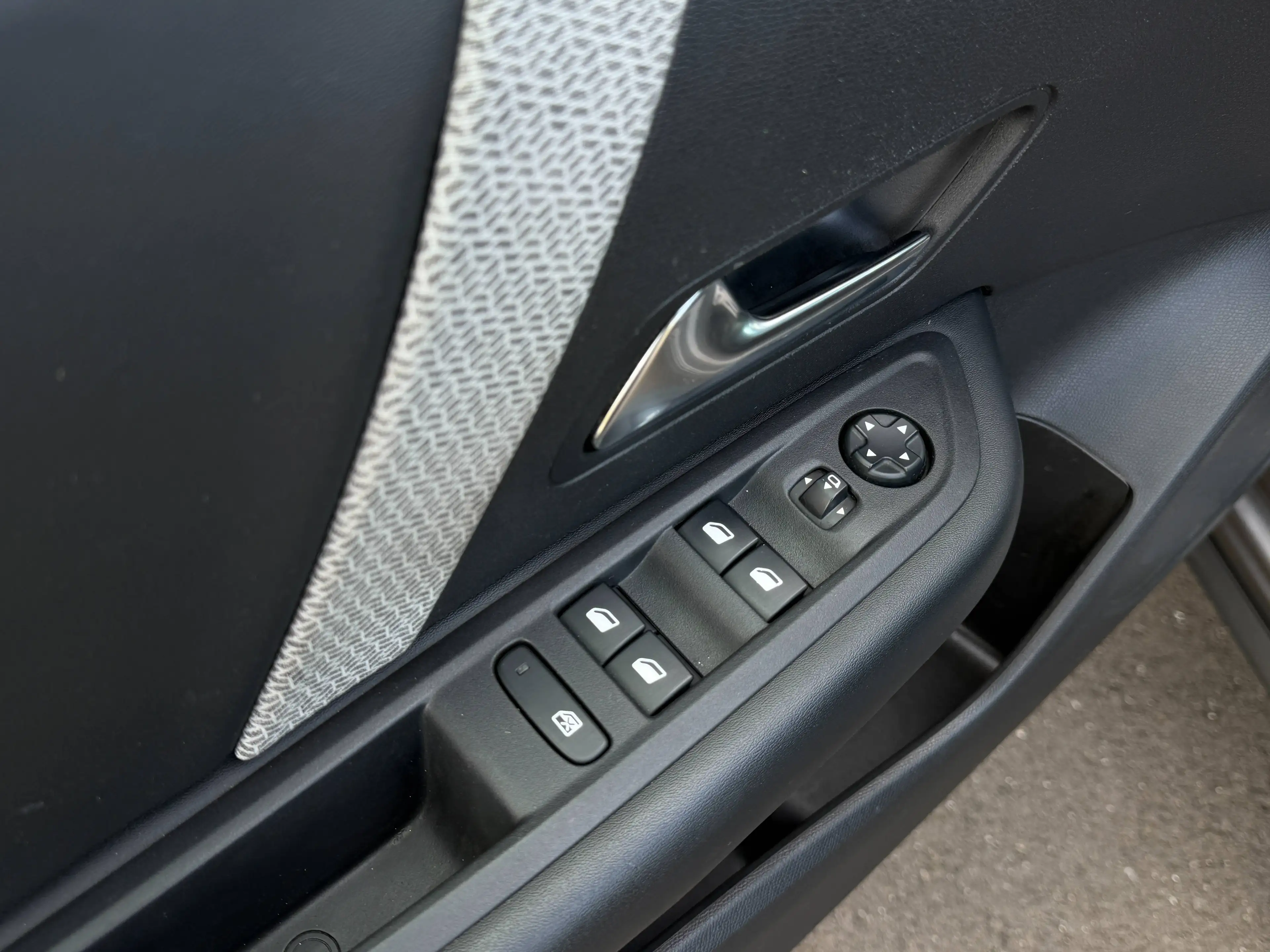 Citroen C4 C4 1.5 BlueHDi*BOITE AUTOMATIQUE*CARPLAY*CAMERA*CRUISE ADATATIVE*CLIM BIZONE*LINE ASSIST*GARANTIE 12 MOIS — photo 13