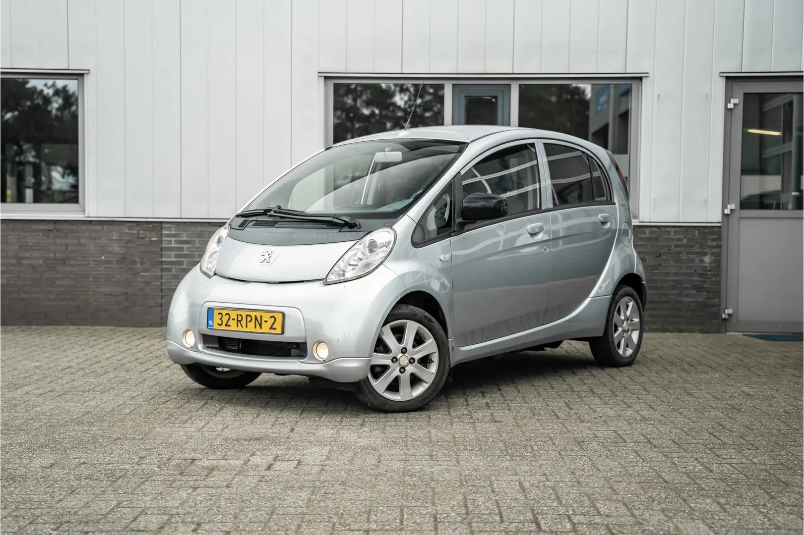 Peugeot iOn Active Grijs - 1