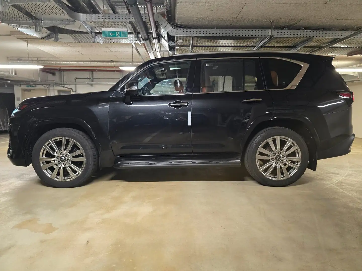 Lexus LX 600 SUPERIOR+4SEATS+V6P+415HP+NEU+2024+EUreg Noir - 2