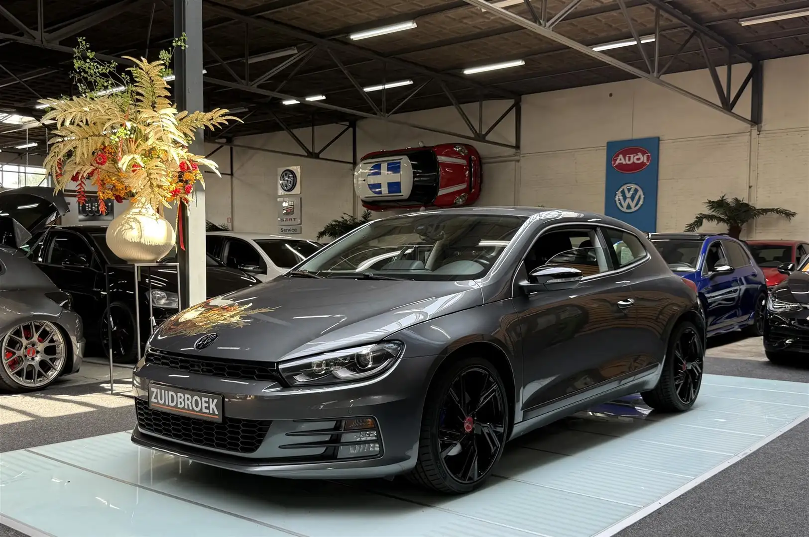 Volkswagen Scirocco 2.0 TSI DSG Clima Xenon Grijs - 1