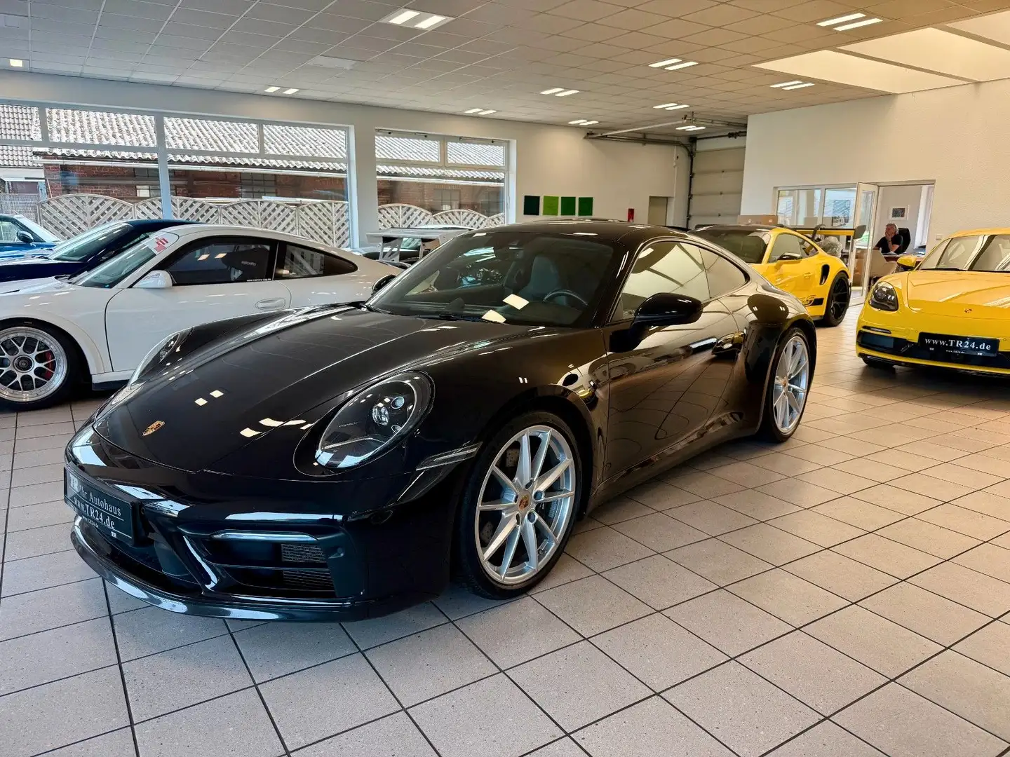 Porsche 992 911 992 Carrera 4S SportDesign/ACC/SCP/APPROVED Schwarz - 2