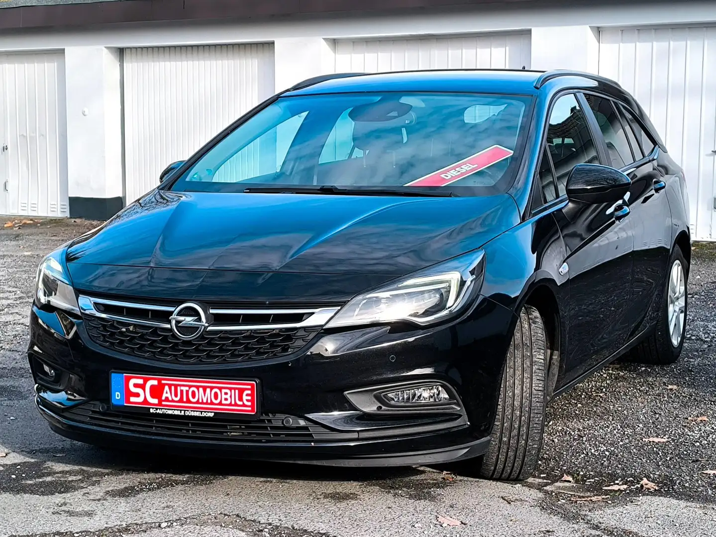Opel Astra 1.6 CDTi Automatik*PDC*AHK*SZ+LHz*BT*Navi*uvm Schwarz - 1