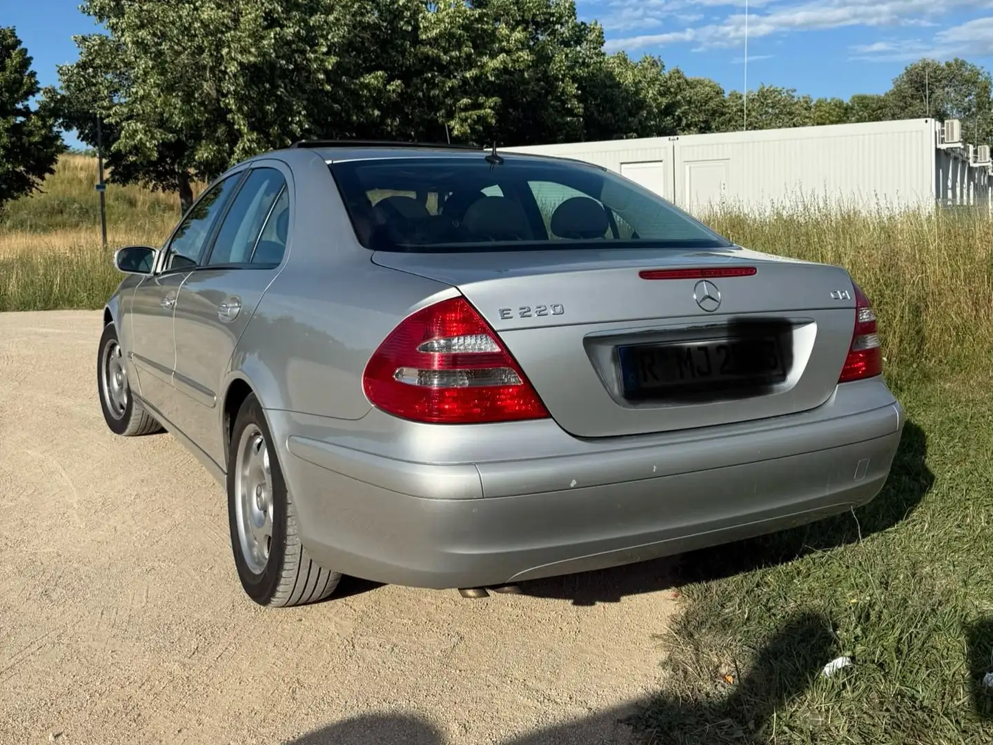 Mercedes-Benz E 220 E 220 CDI Automatik Classic DPF Silber - 2