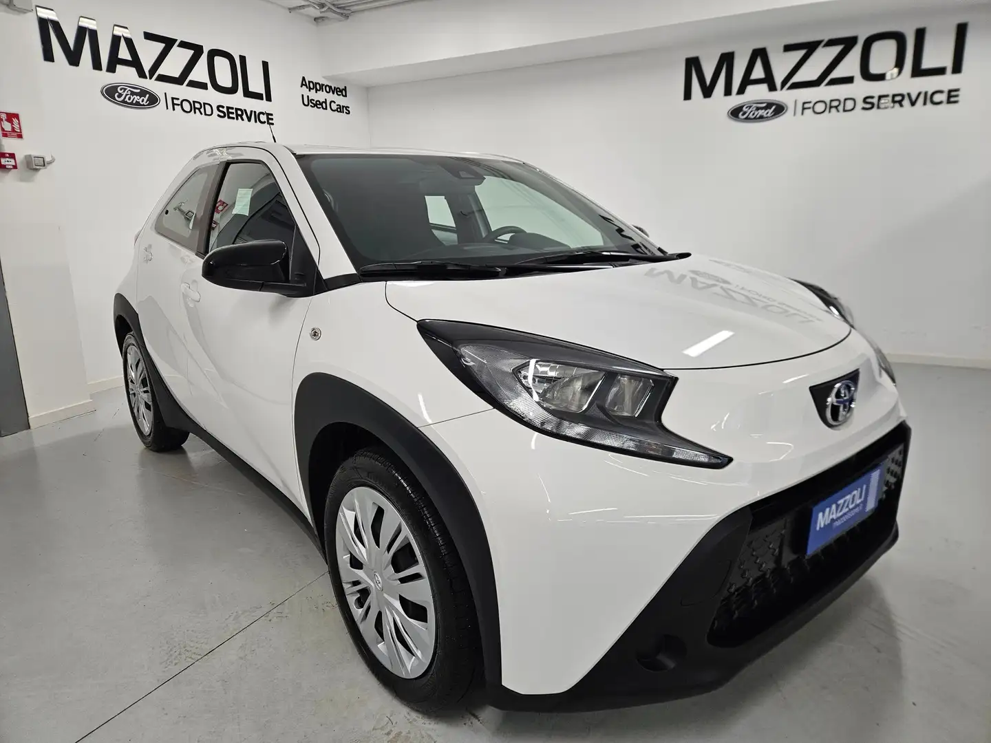 Toyota Aygo X 1.0 Active 72cv Bianco - 1