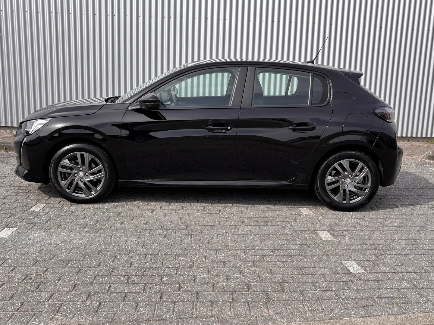 Peugeot 208 1.2 PureTech Active Pack | 100PK | Navigatie | App Schwarz - 2