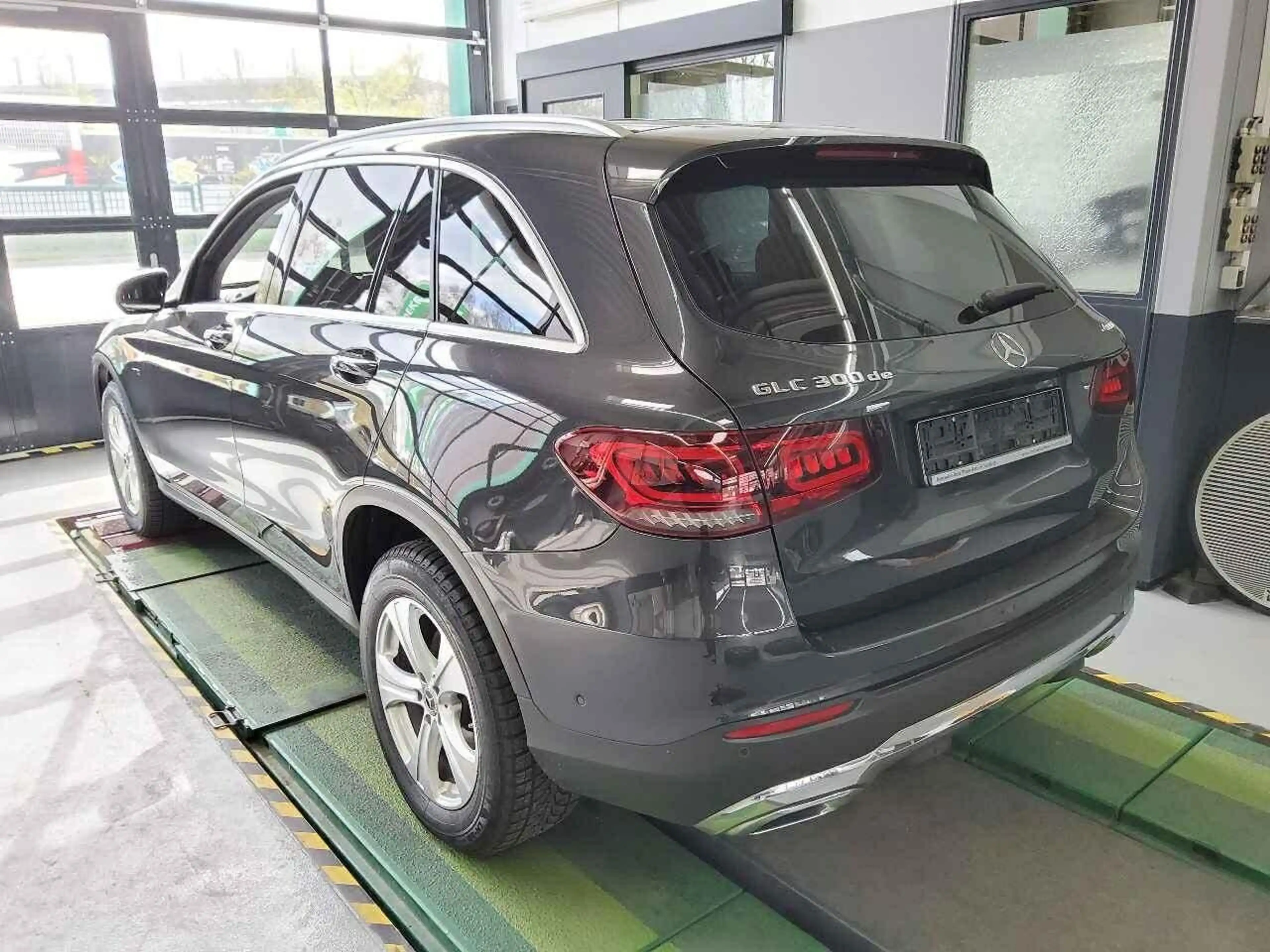 Mercedes-Benz GLC 300 de 4Matic HEAD Up AHK Burmester Voll — photo 4