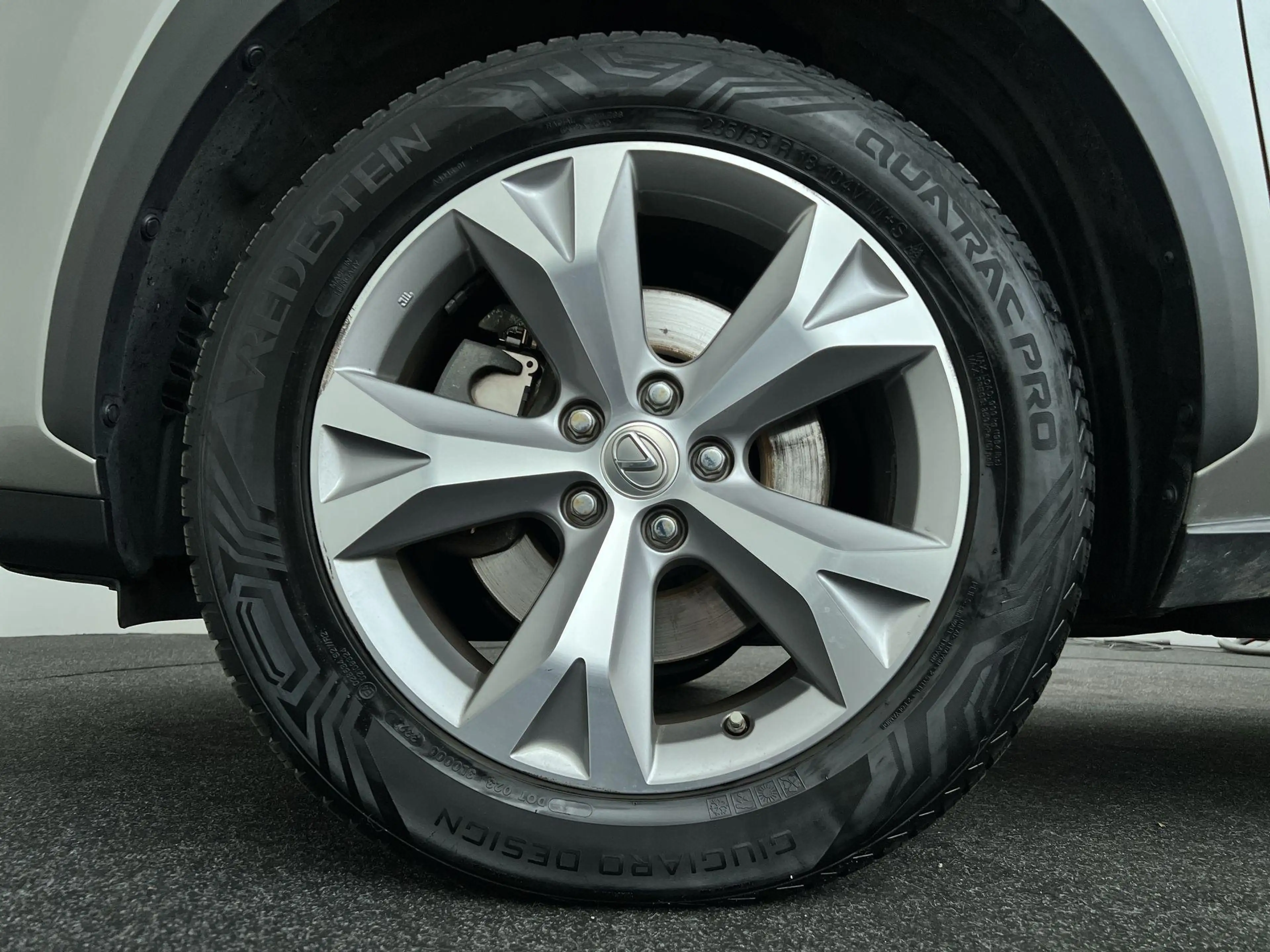 Lexus NX 300h AWD President Line — photo 10