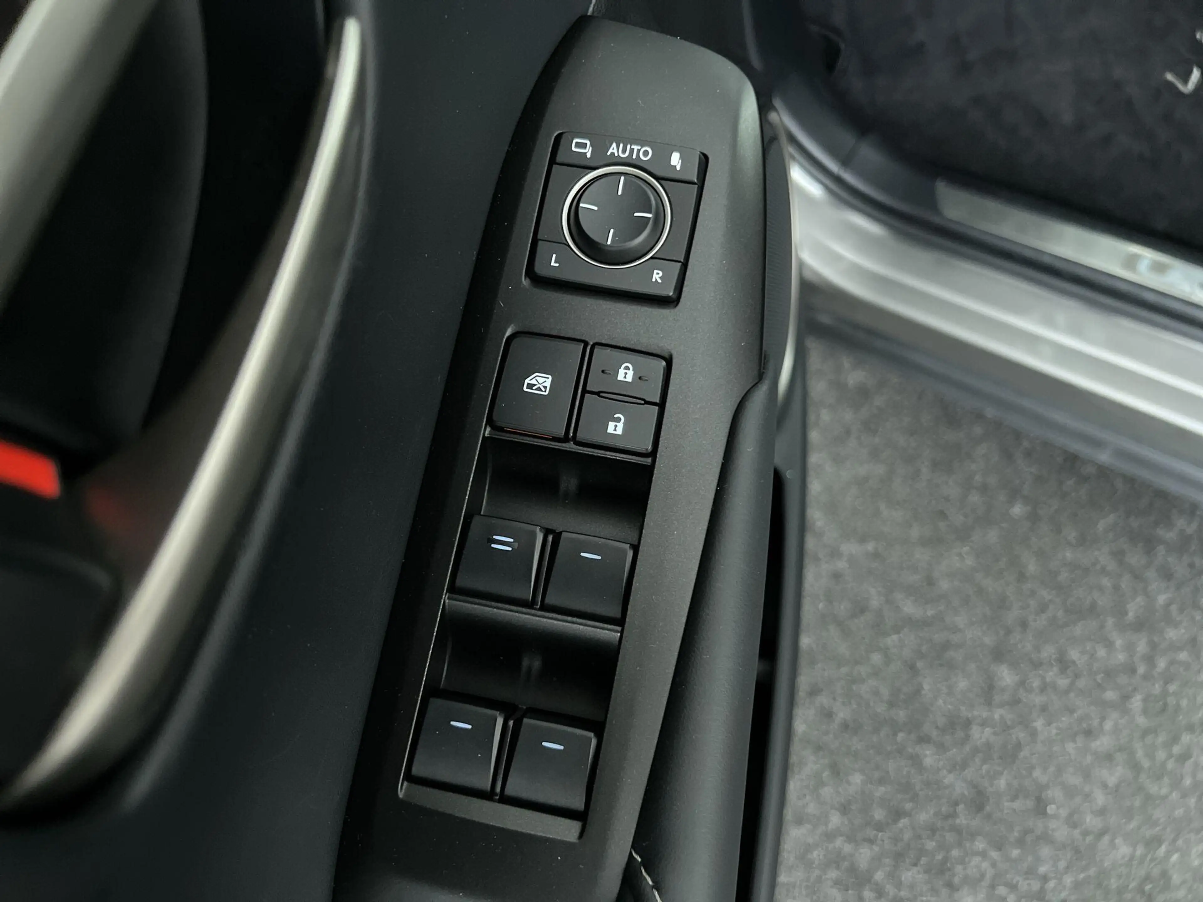 Lexus NX 300h AWD President Line — photo 12