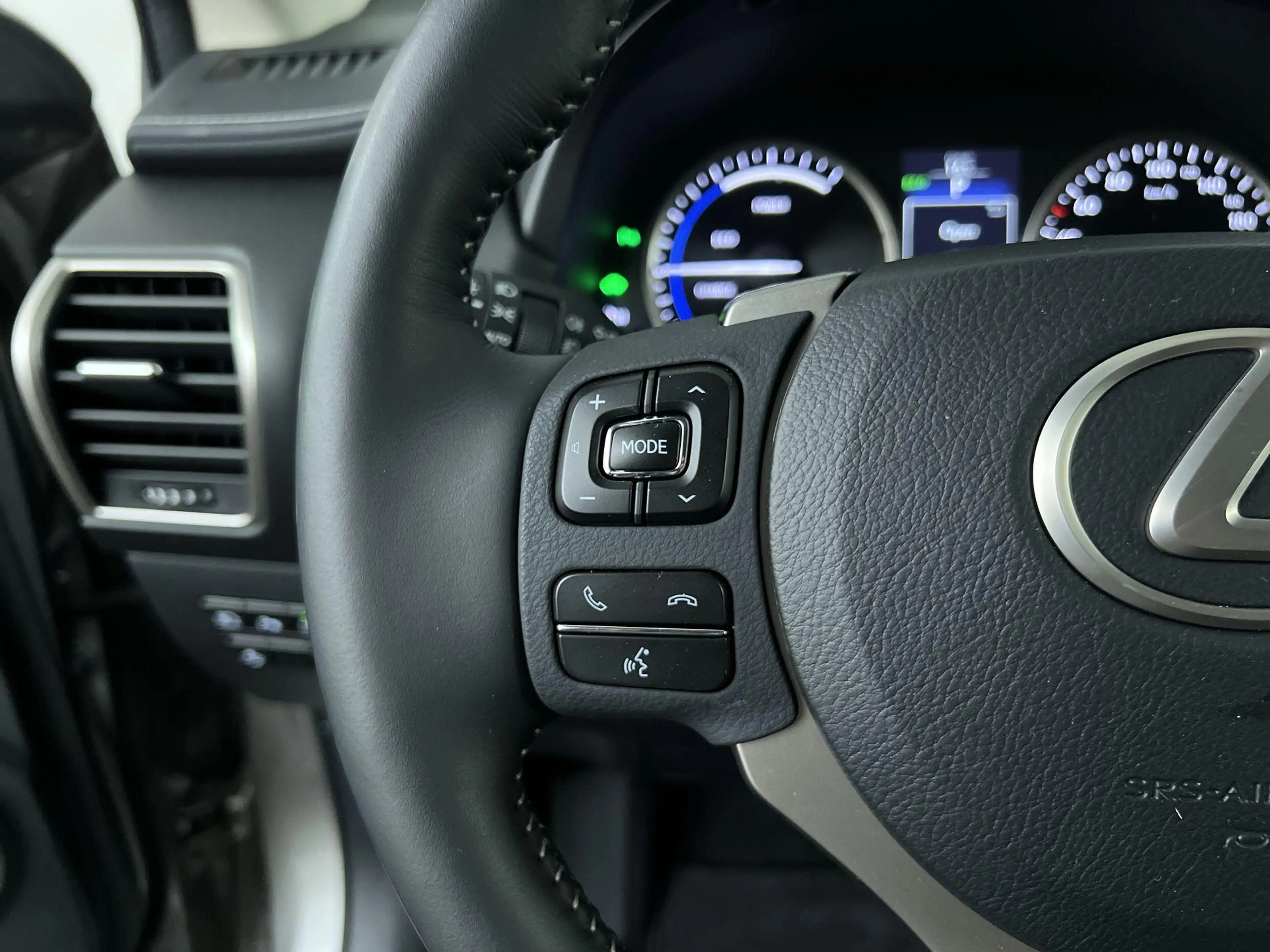 Lexus NX 300h AWD President Line — photo 15