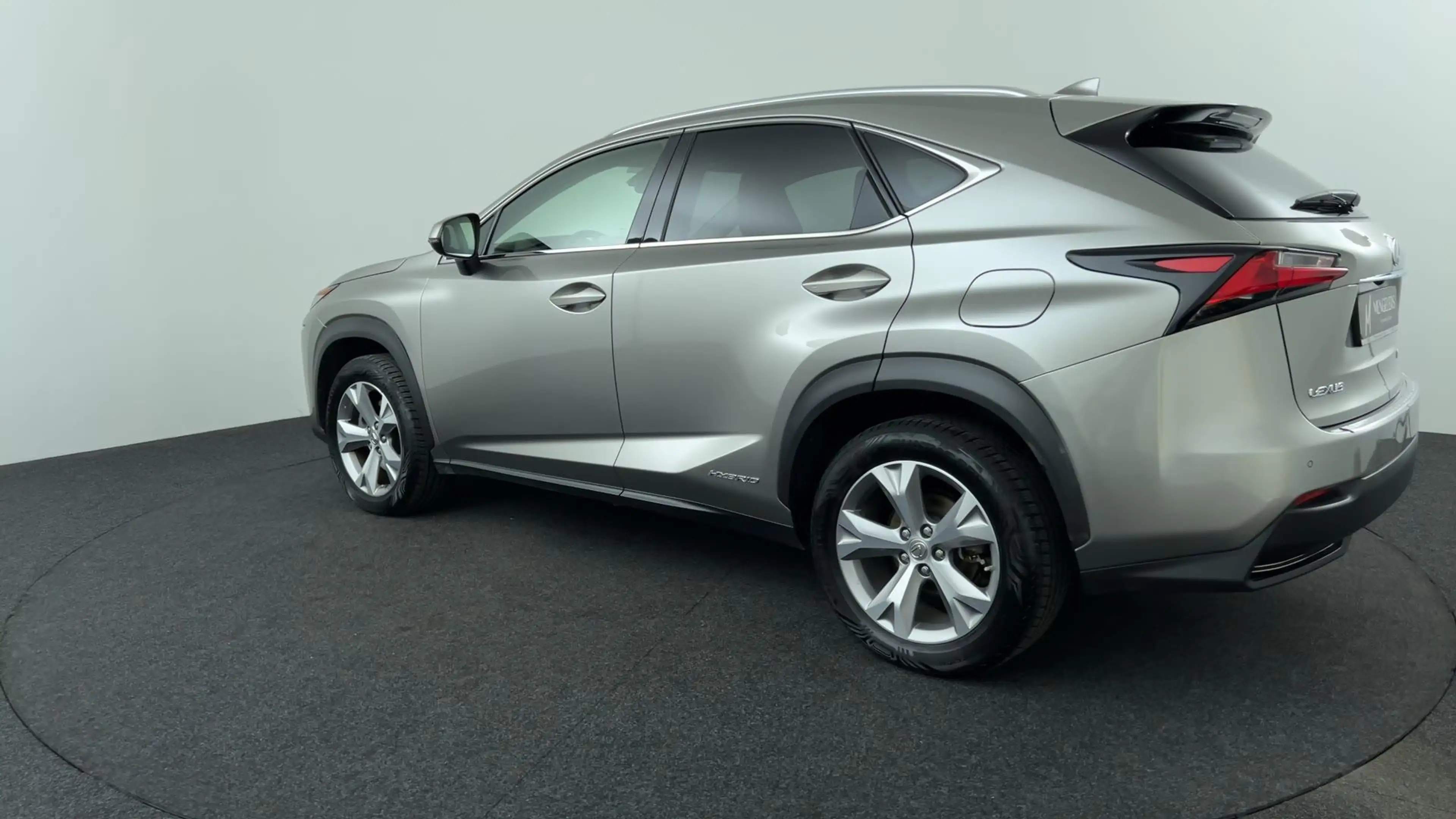 Lexus NX 300h AWD President Line — photo 3