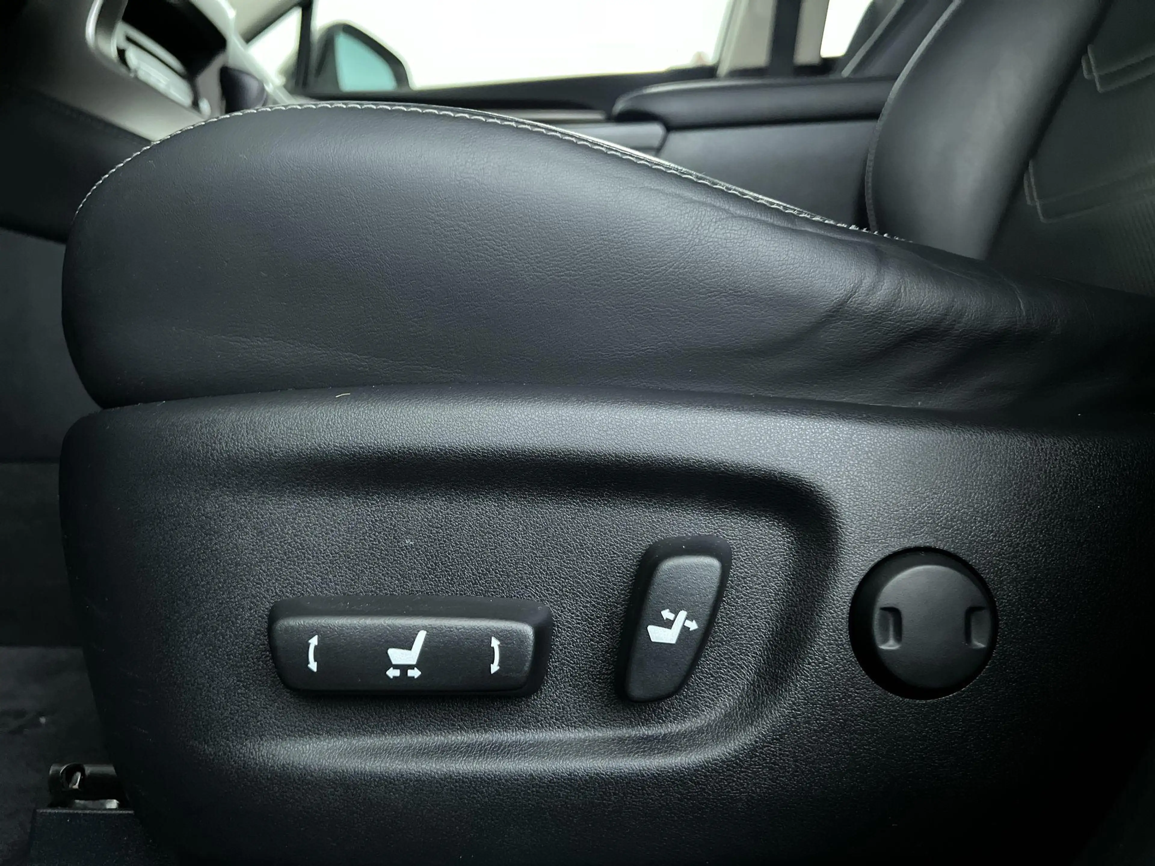 Lexus NX 300h AWD President Line — photo 13