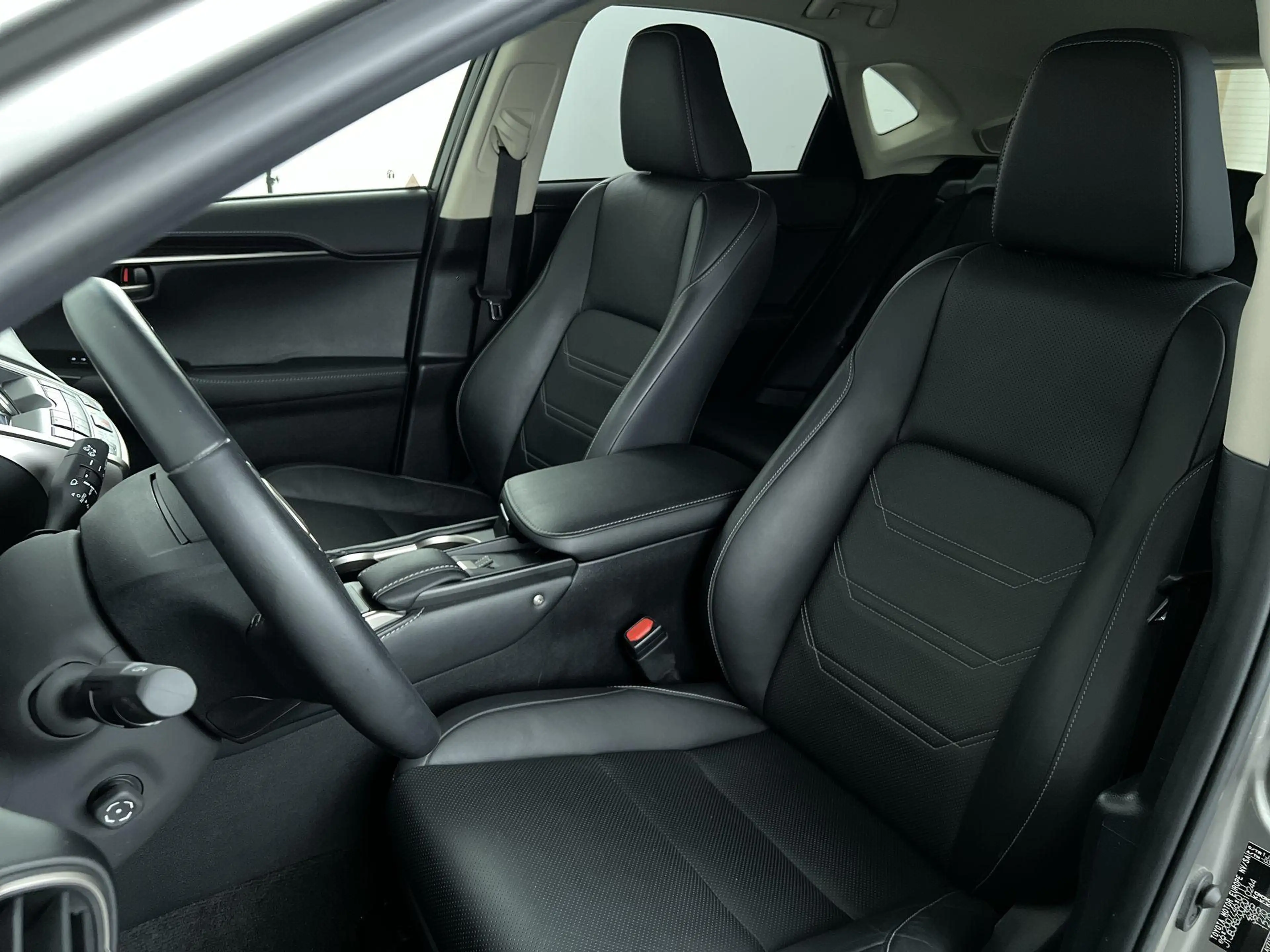 Lexus NX 300h AWD President Line — photo 11
