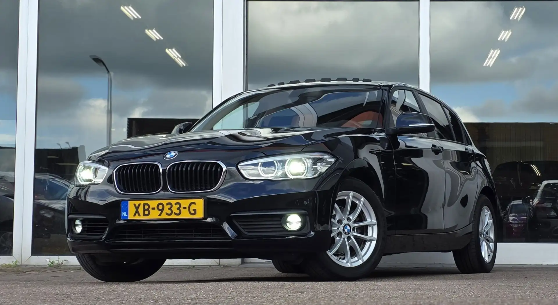 BMW 118 1-serie 118i Corporate Lease High Executive Schuif Zwart - 1