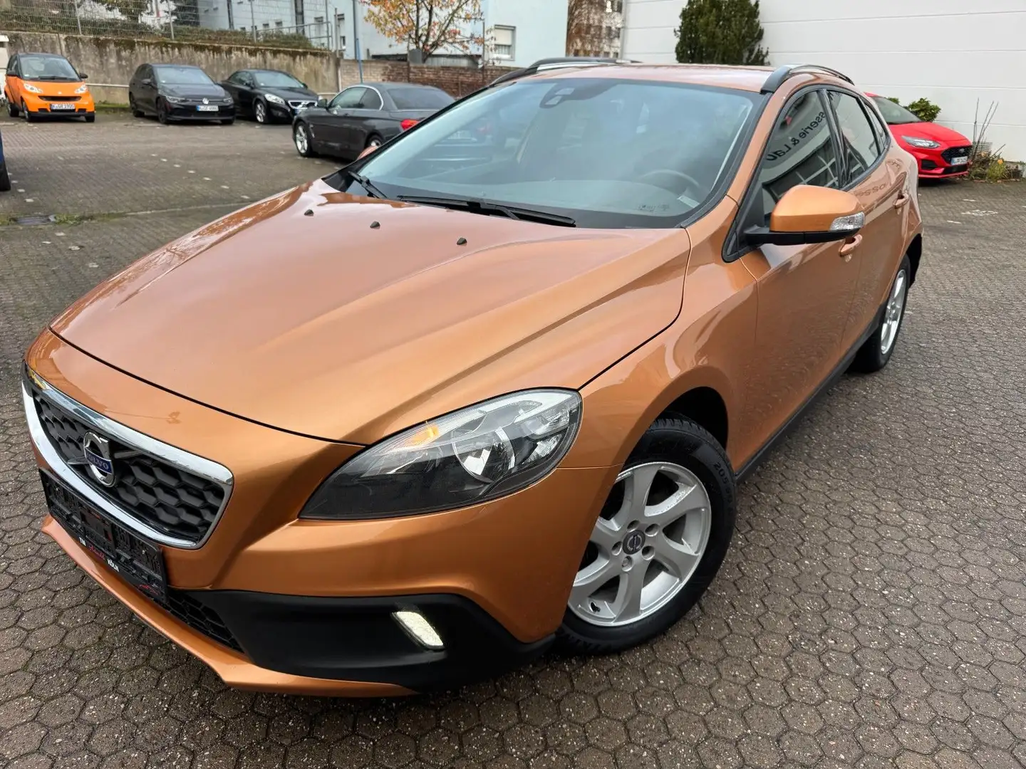 Volvo V40 Cross Country D3 Geartronic Kinetic Orange - 1