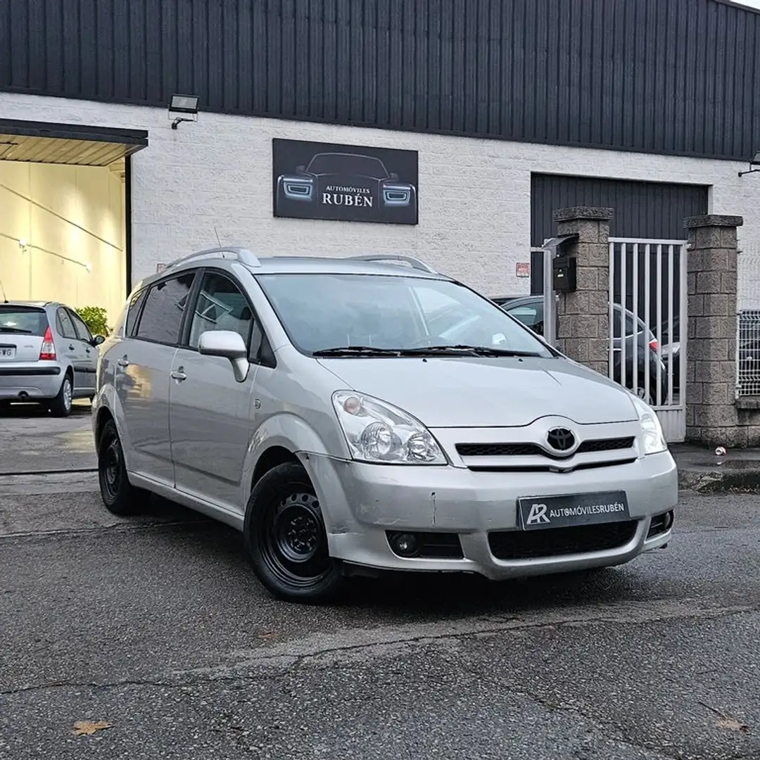 Toyota Corolla Cross 2.2 D-4D 136cv Luna Gris - 1