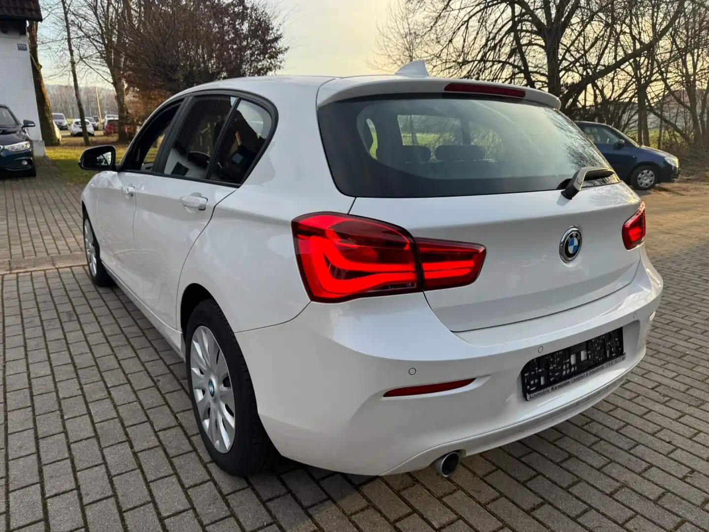 BMW 116 d 5-trg*Facelift*Navi*PDC*Tempomat*M-Lenkrad Weiß - 2