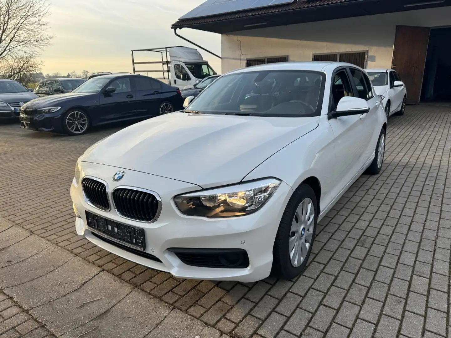 BMW 116 d 5-trg*Facelift*Navi*PDC*Tempomat*M-Lenkrad Weiß - 1