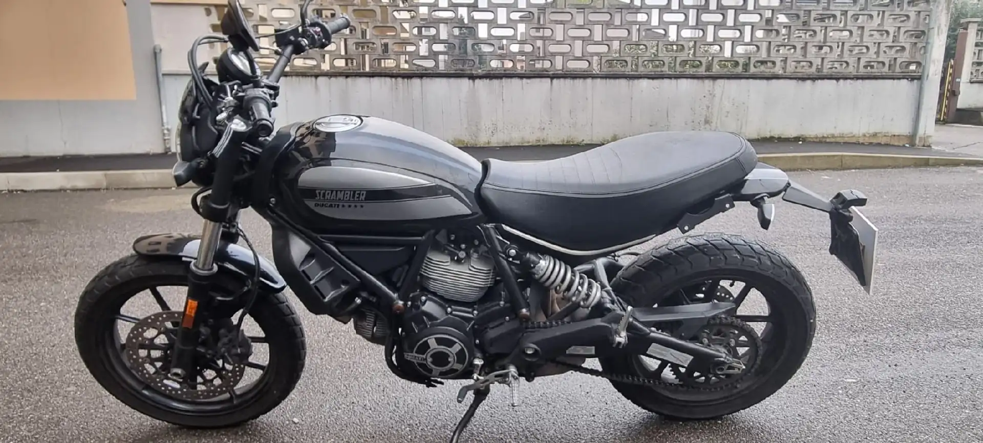 Ducati Scrambler 400 Sixty 2 Nero - 2