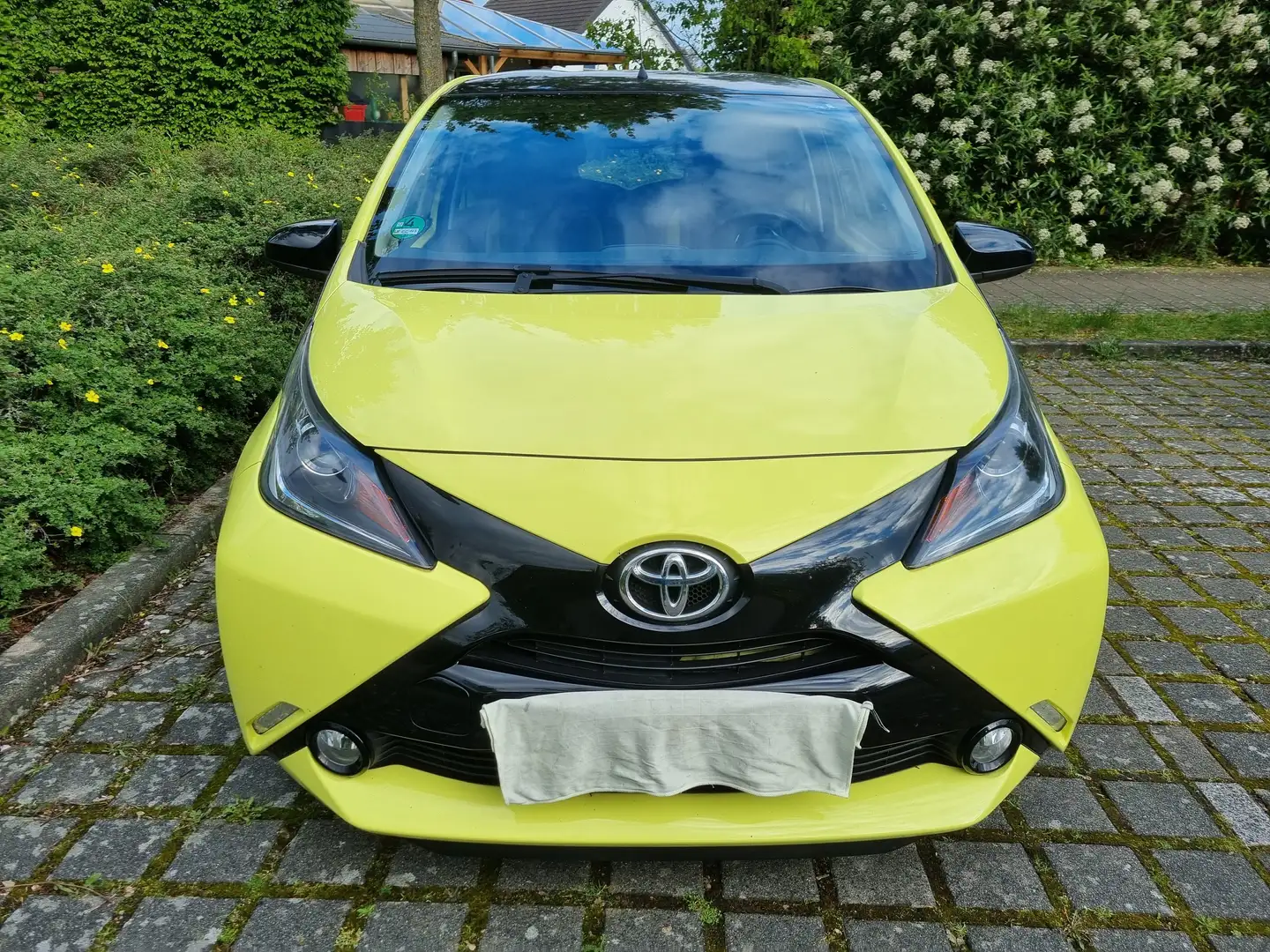 Toyota Aygo Aygo x-play touch Yellow - 1