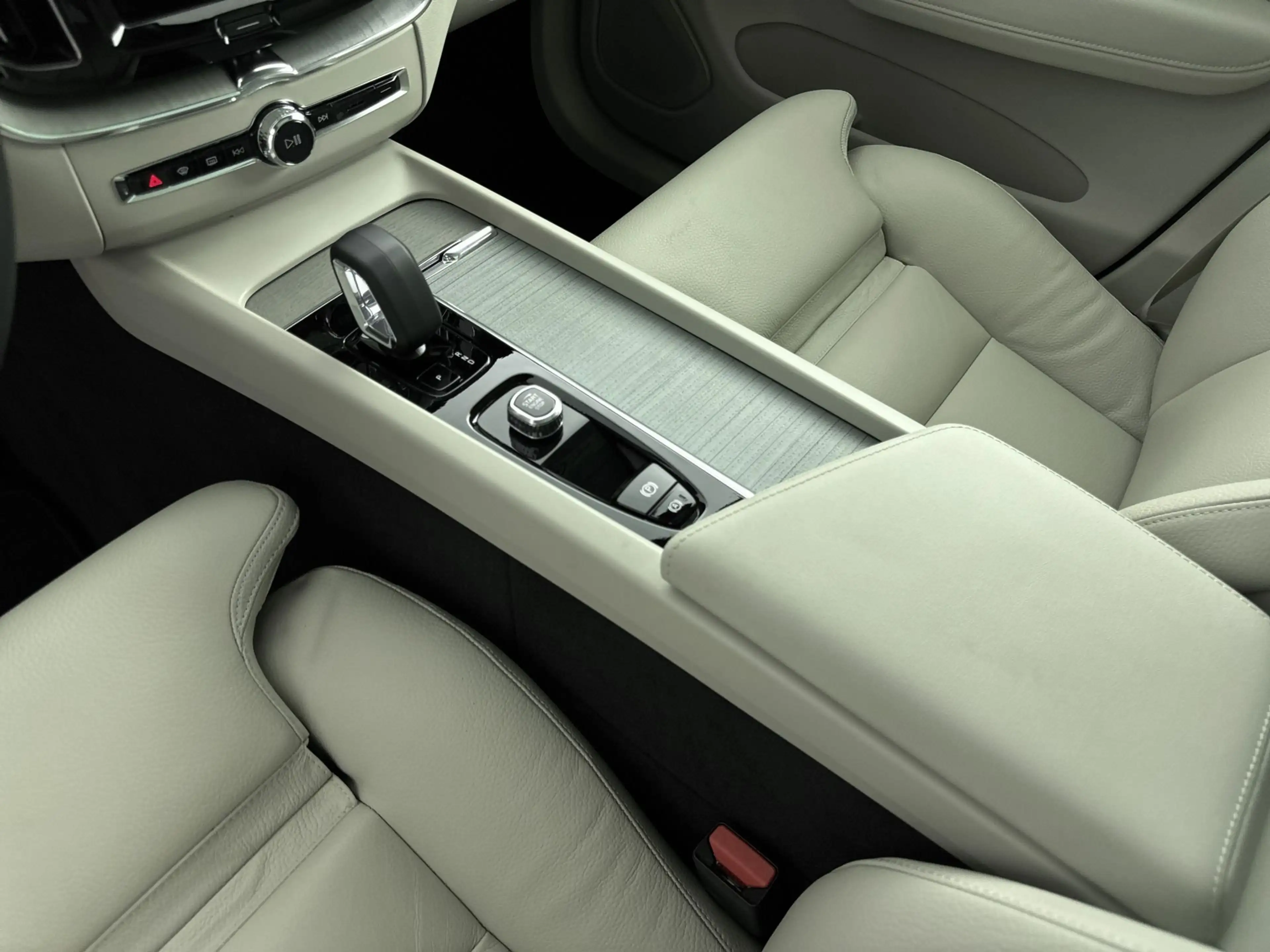 Volvo XC60 T6 Plug-in hybrid Plus Bright | Trekhaak | Panoram — photo 10