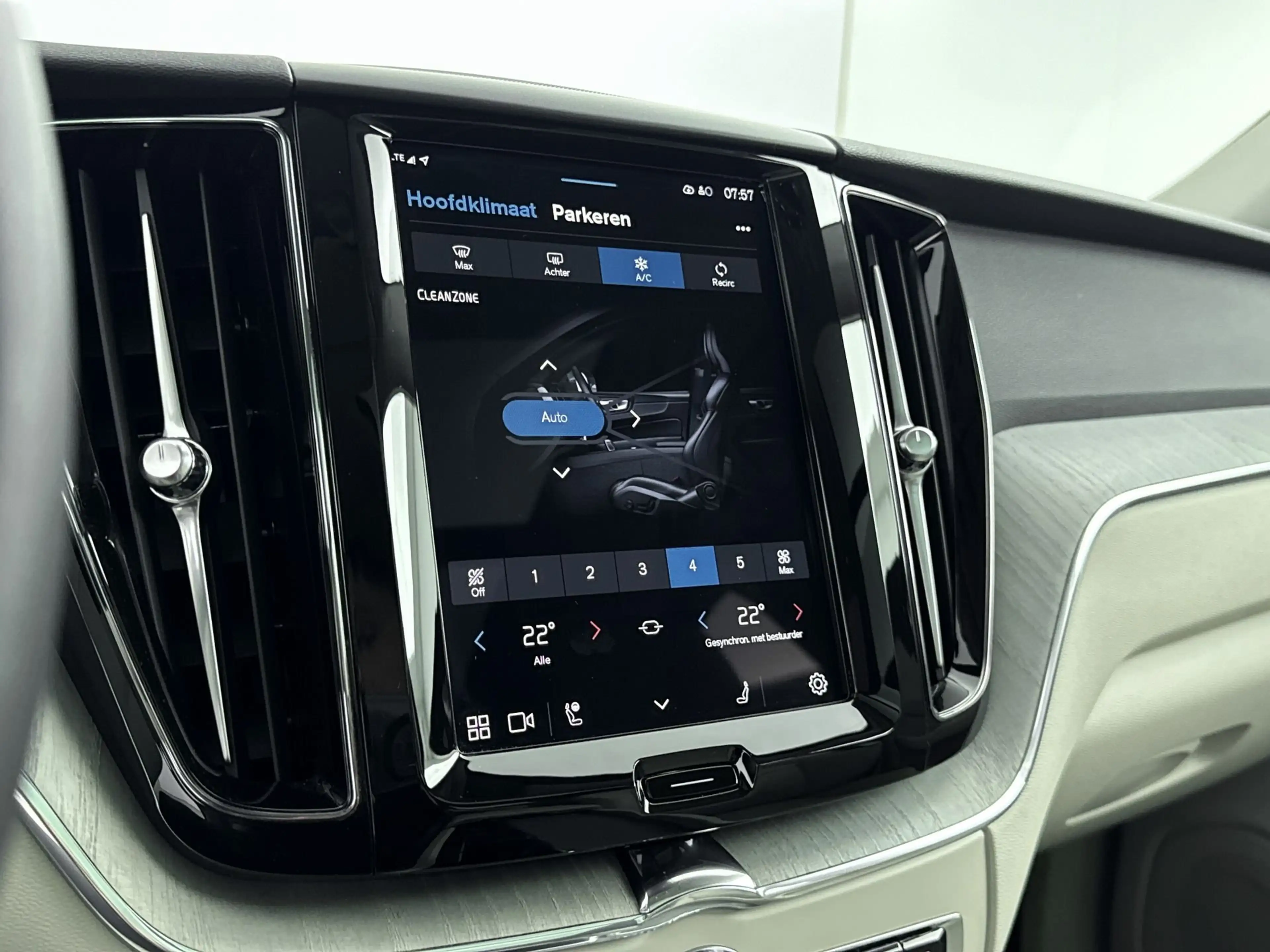 Volvo XC60 T6 Plug-in hybrid Plus Bright | Trekhaak | Panoram — photo 21