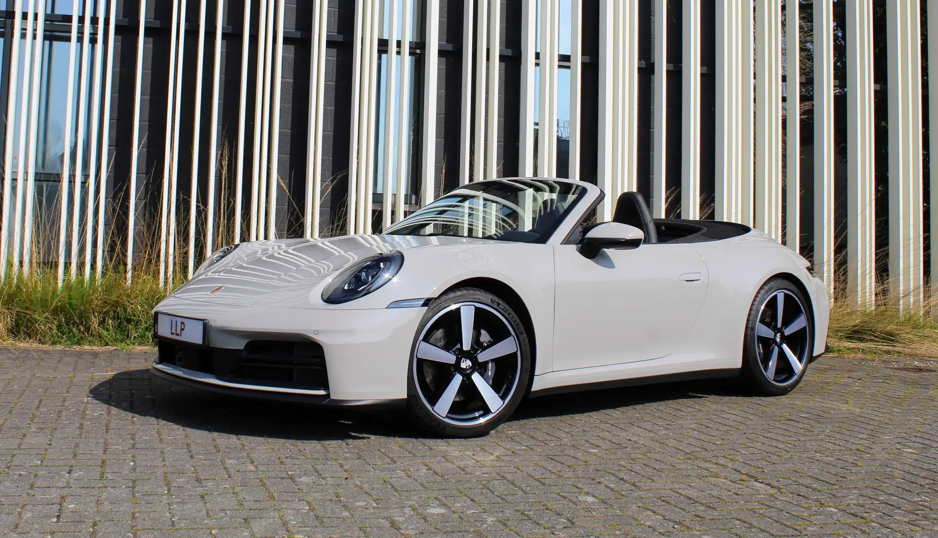 Porsche 992 911 Cabrio New Model 2025 Full option !! As new !! Grijs - 1