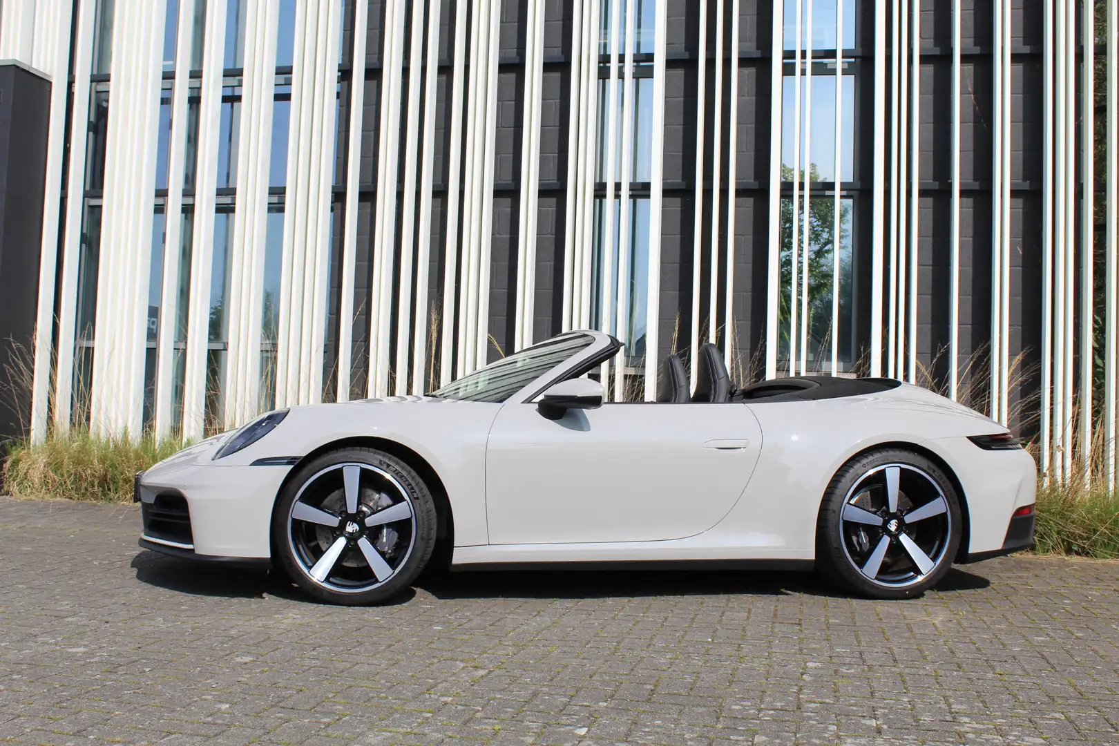 Porsche 992 911 Cabrio New Model 2025 Full option !! As new !! Grijs - 2