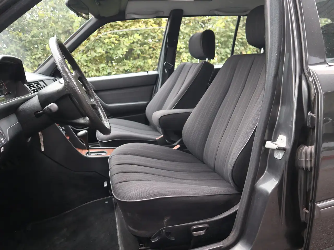 Mercedes-Benz 230 TE SCHIEBEDACH - classic-analytics Note 2+, foto 4