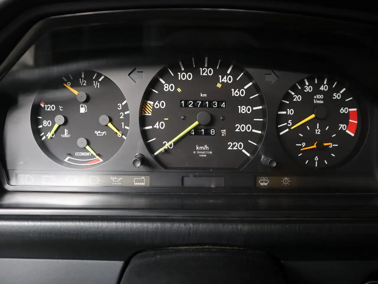 Mercedes-Benz 230 TE SCHIEBEDACH - classic-analytics Note 2+, foto 10