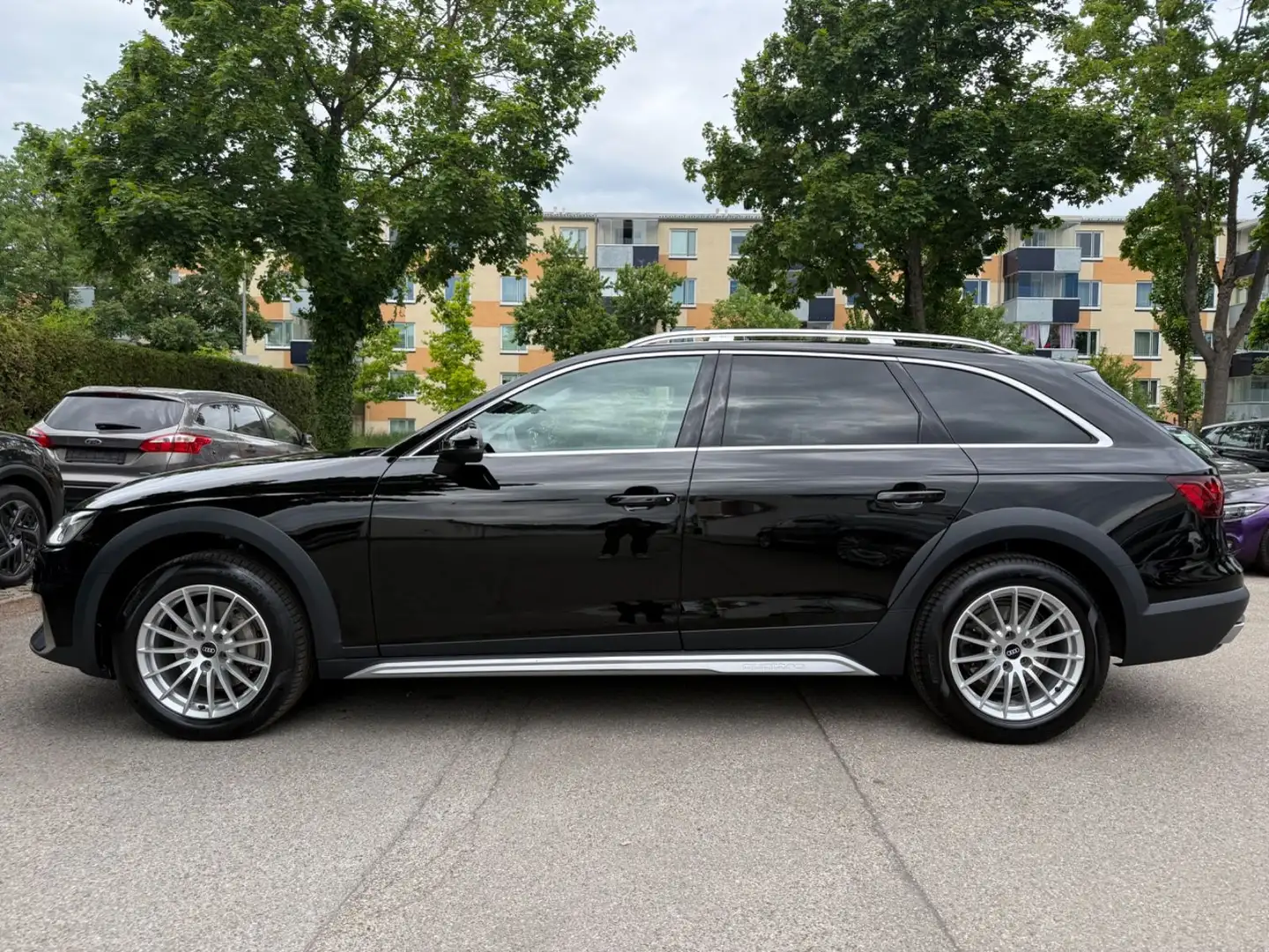 Audi A4 allroad quattro 40 TDI AUT~Pano~Kame~DAB~Ambi Schwarz - 2