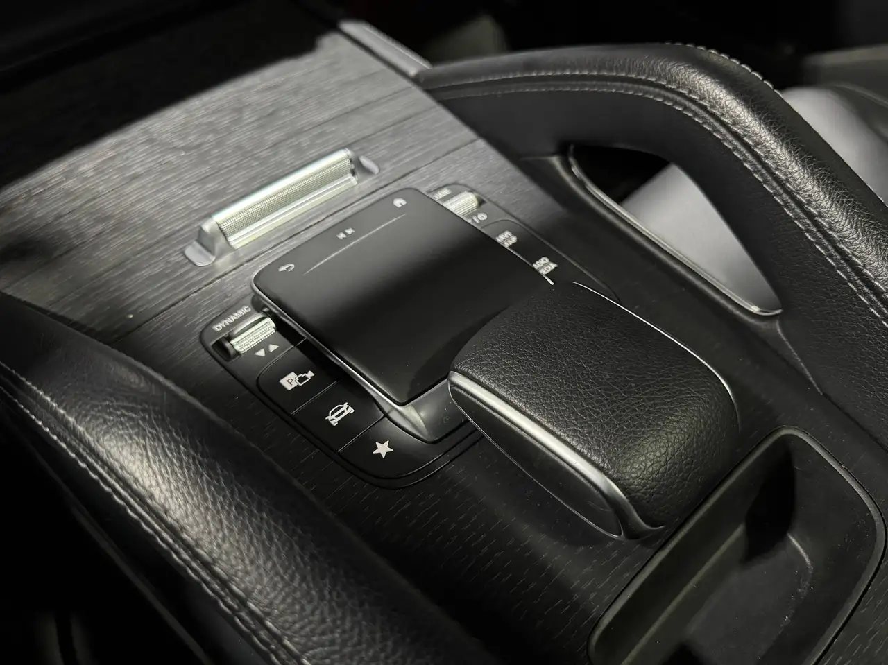 Mercedes-Benz GLE снимка Mercedes-Benz GLE