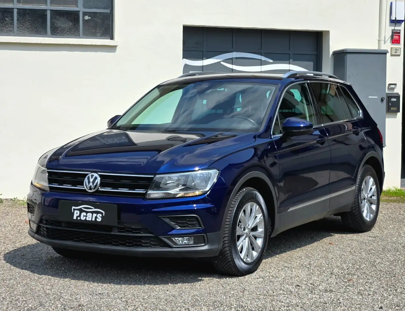 Volkswagen Tiguan 2.0 TDI SCR DSG 4MOTION Business BMT Blauw - 1