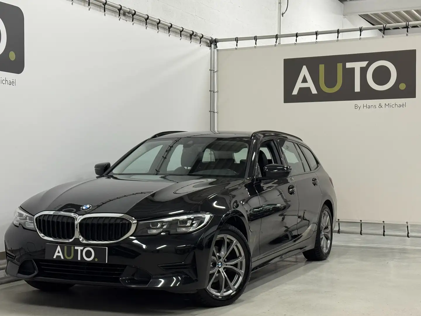 BMW 318 318iA Touring Sportline *LEDER*ZETELVERW*CARPLAY* Black - 1