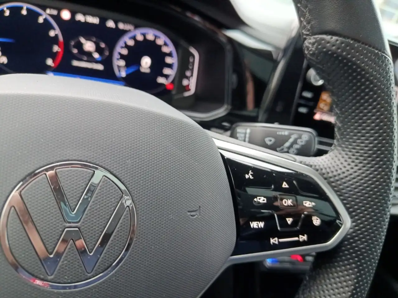 Volkswagen T-Roc R-Line 1.0TSI+PDC+Sitzhzg.+Sportpaket 17